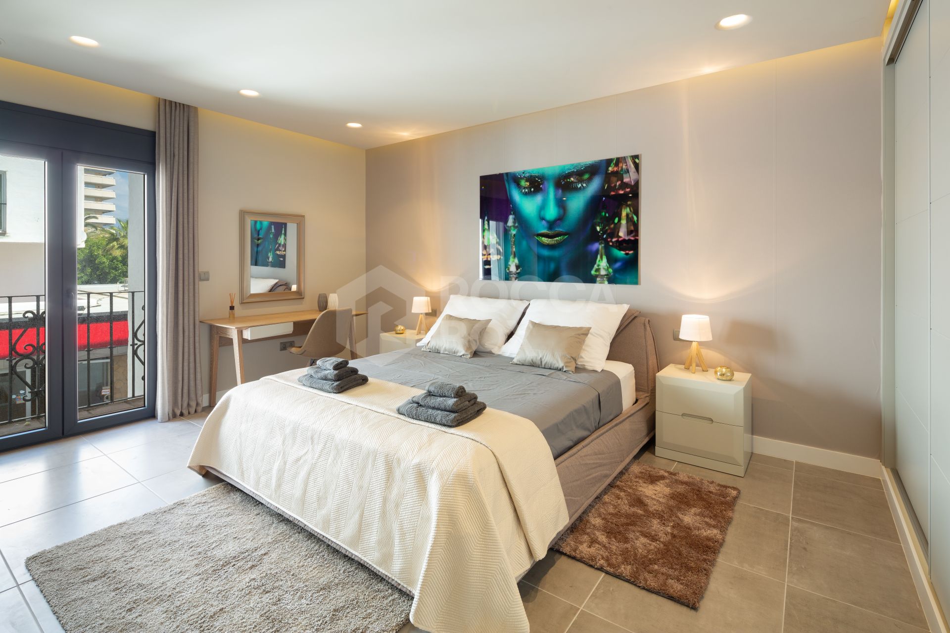 Renovated apartment on the first line of Puerto Banus, with sea views