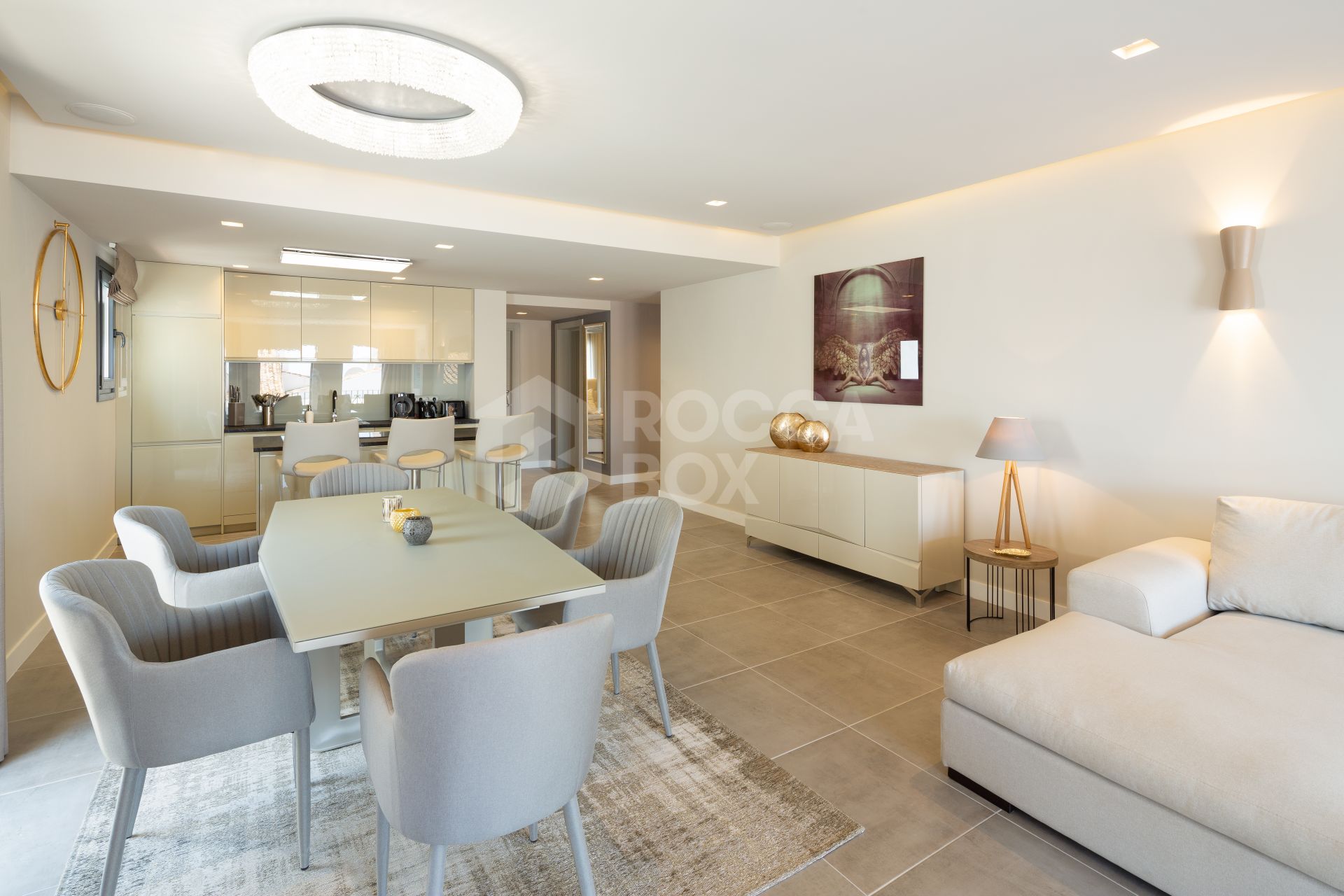 Renovated apartment on the first line of Puerto Banus, with sea views