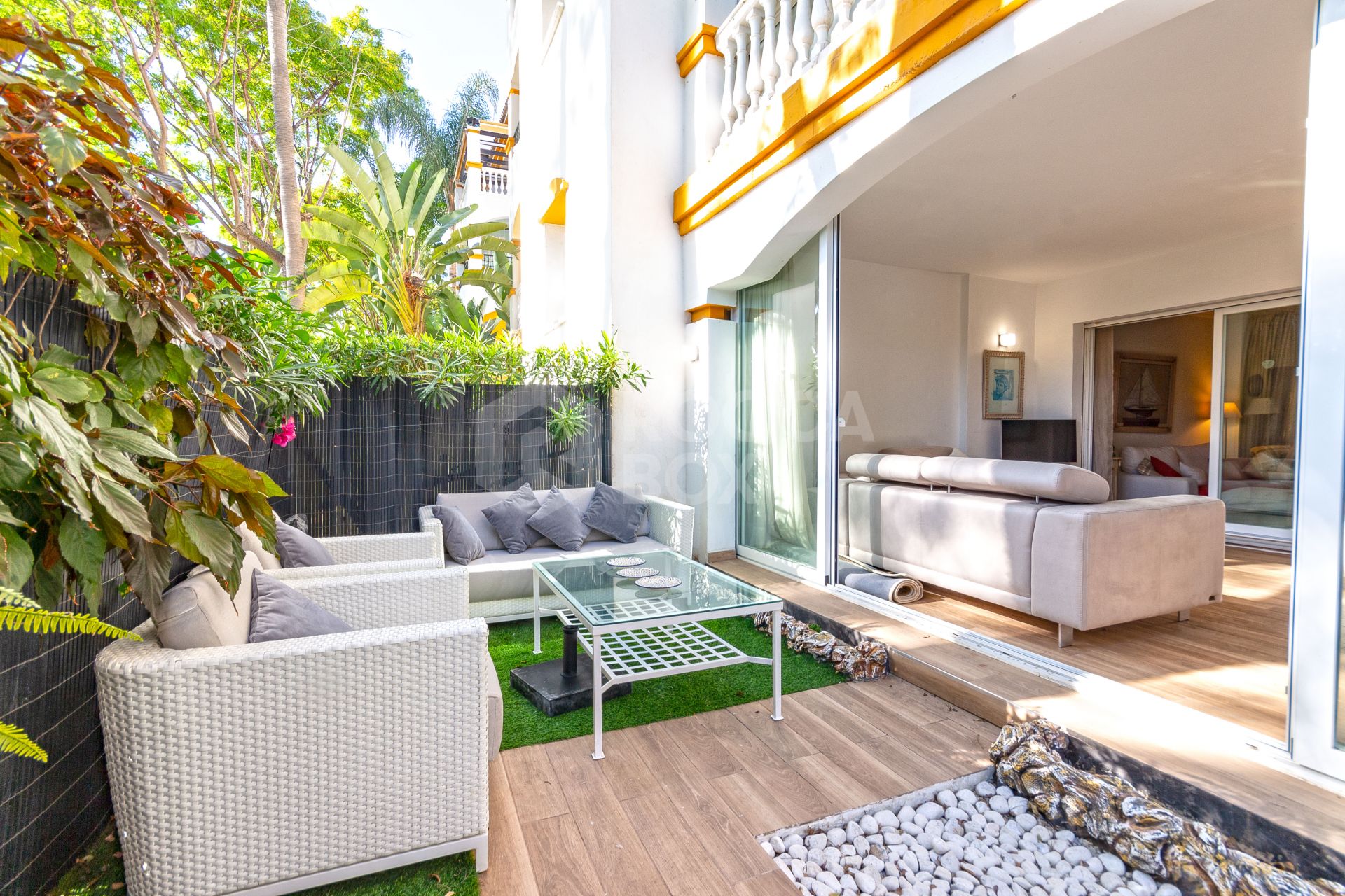 Ground floor flat for & rent with private garden, Dama de Noche