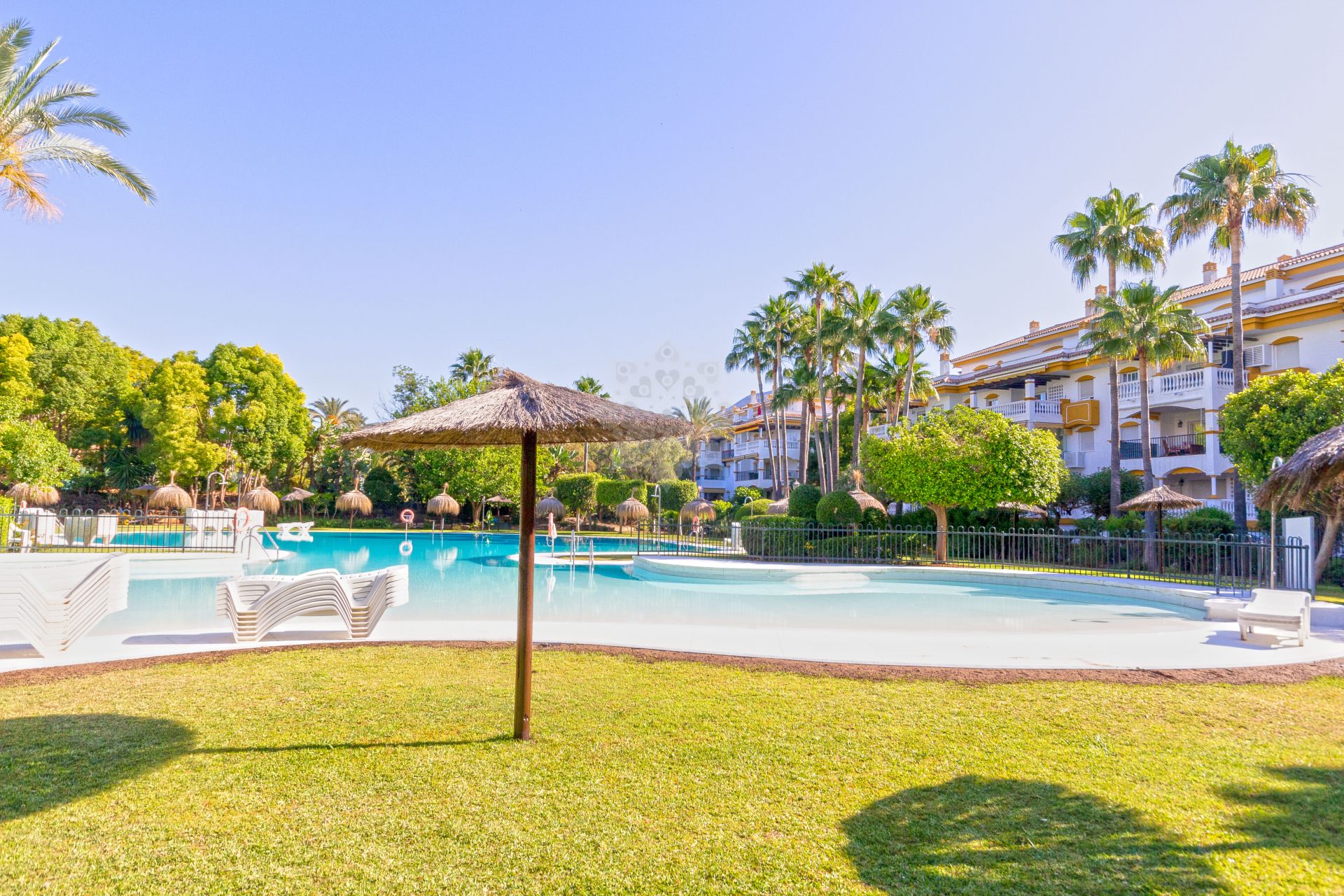 Apartament na parterze w La Dama de Noche, Marbella