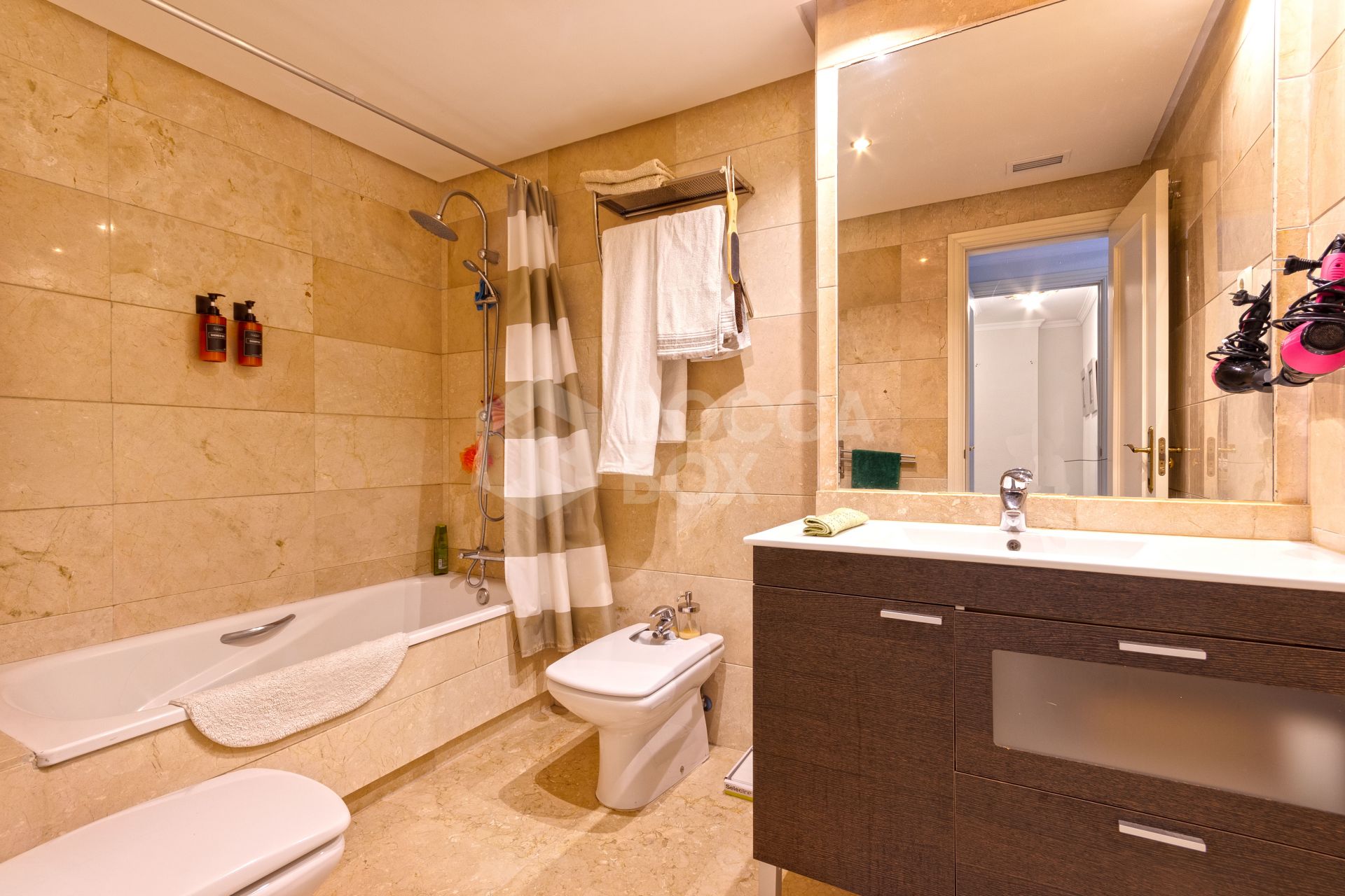 Ground floor flat for & rent with private garden, Dama de Noche