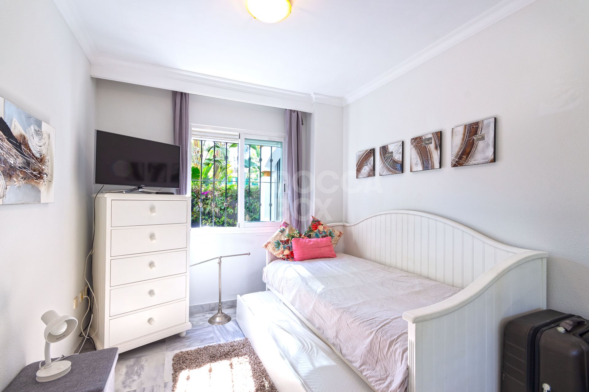 Ground floor flat for & rent with private garden, Dama de Noche