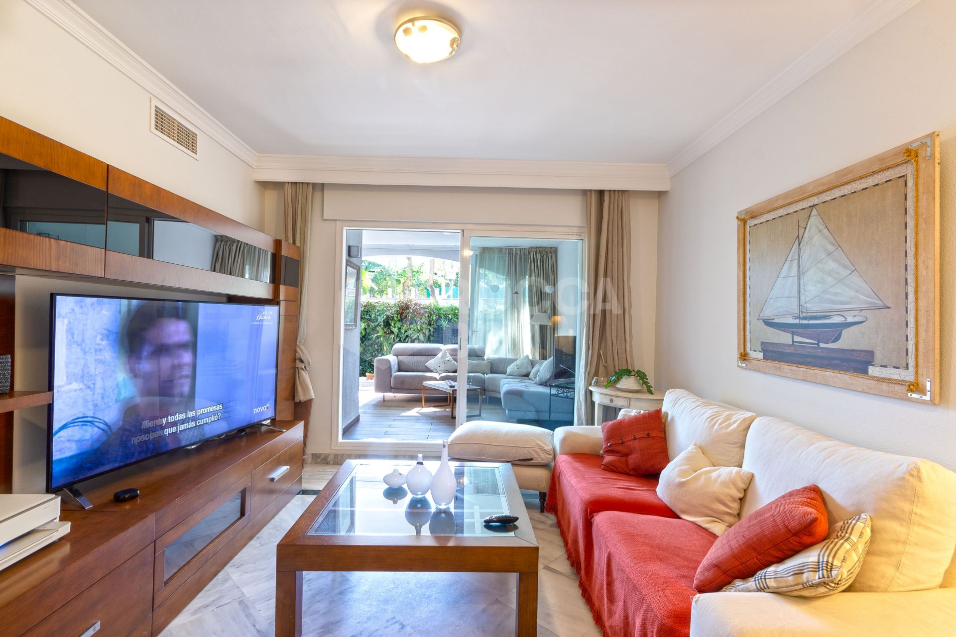 Ground floor flat for & rent with private garden, Dama de Noche