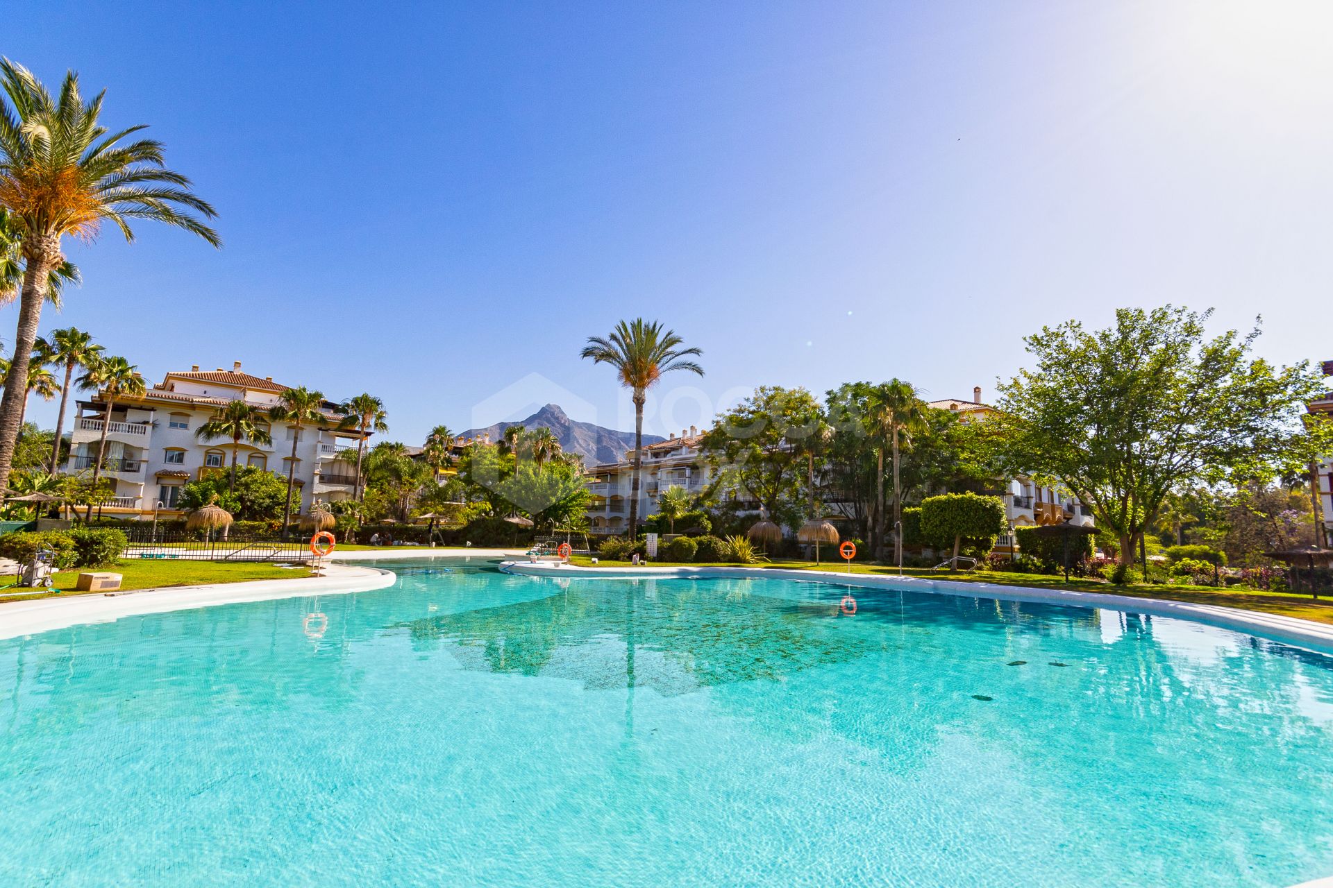 Ground floor flat for & rent with private garden, Dama de Noche