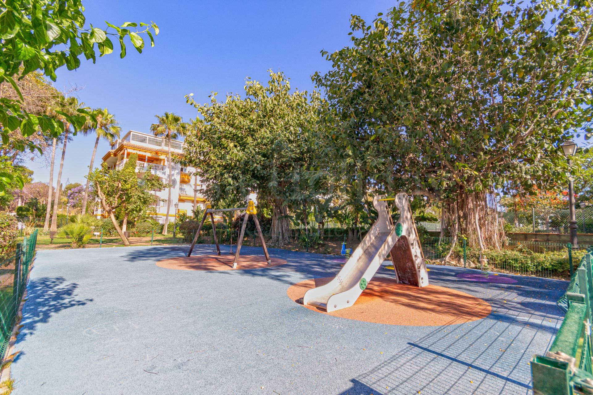 Ground Floor Apartment in La Dama de Noche, Marbella