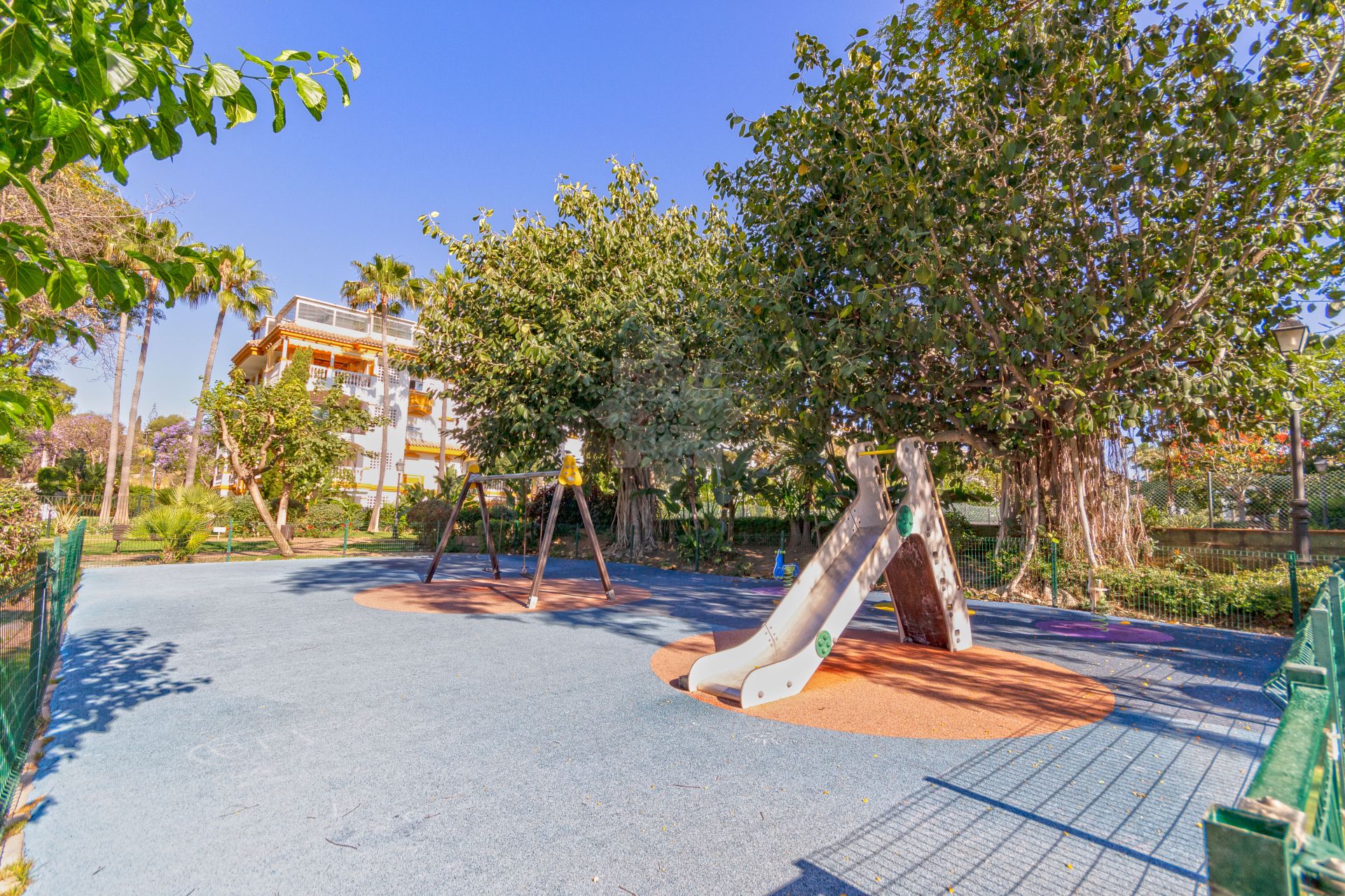 Apartament na parterze w La Dama de Noche, Marbella