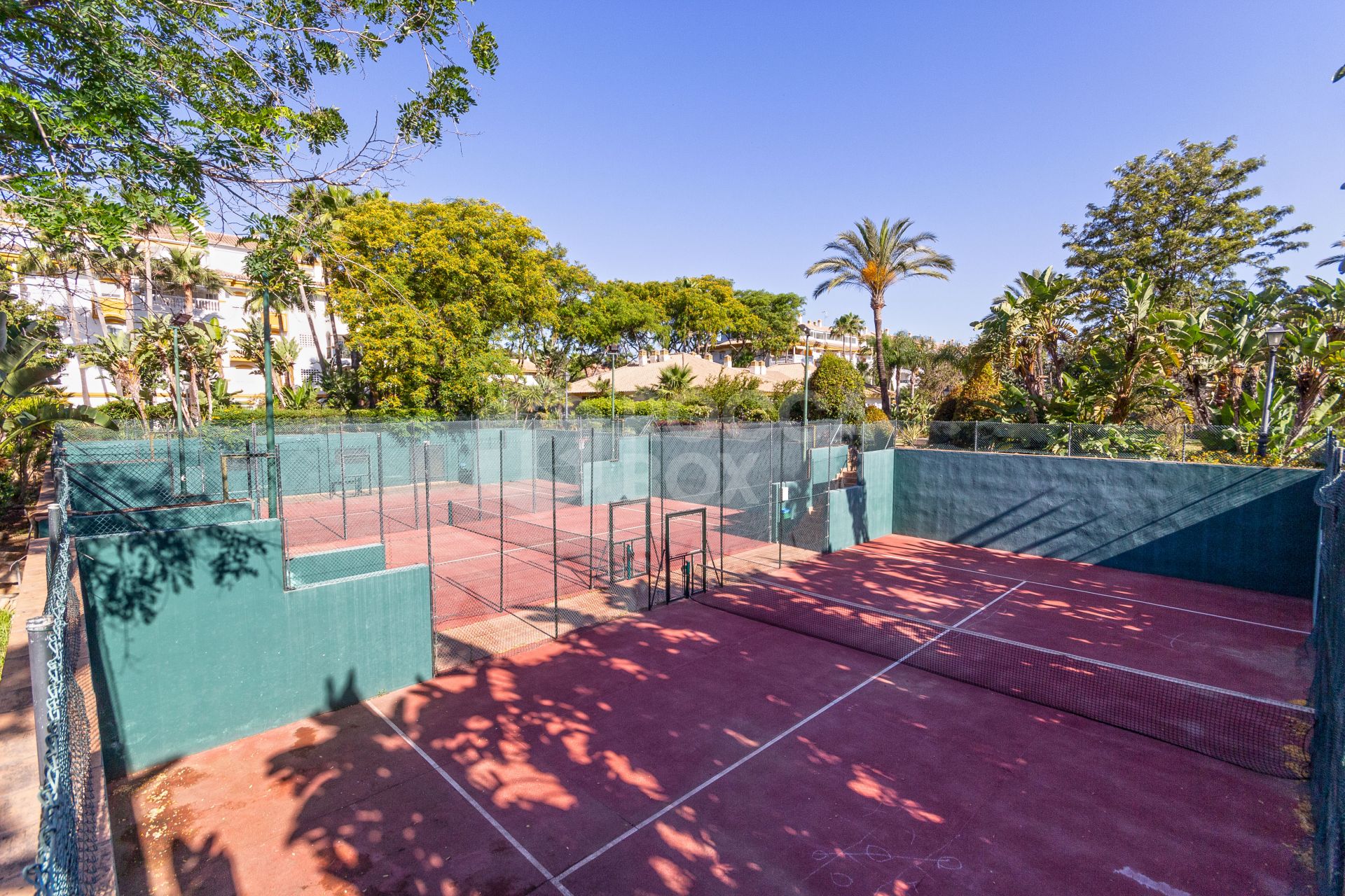 Ground floor flat for & rent with private garden, Dama de Noche