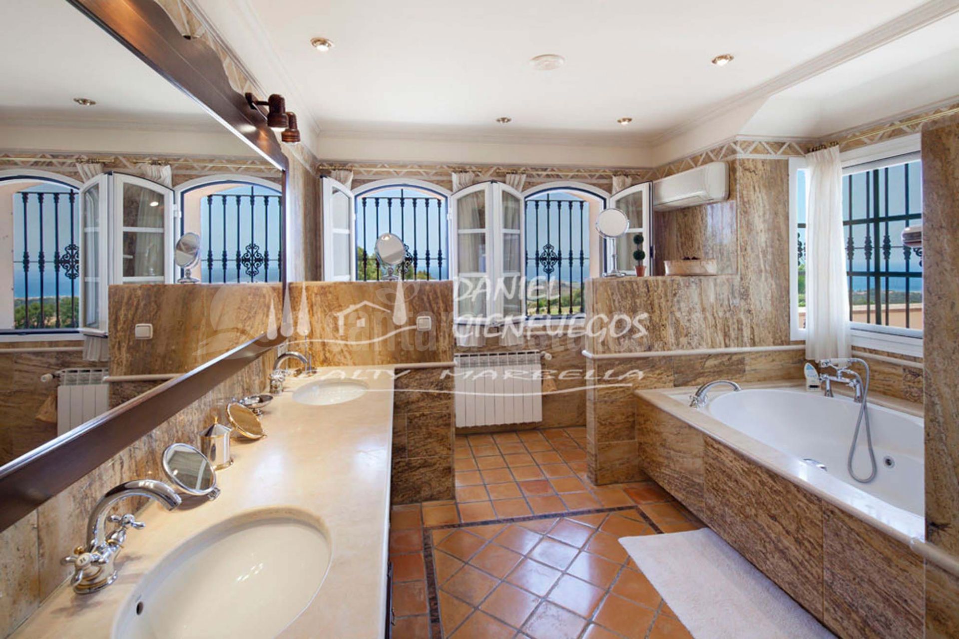 Villa in Los Altos de los Monteros, Marbella