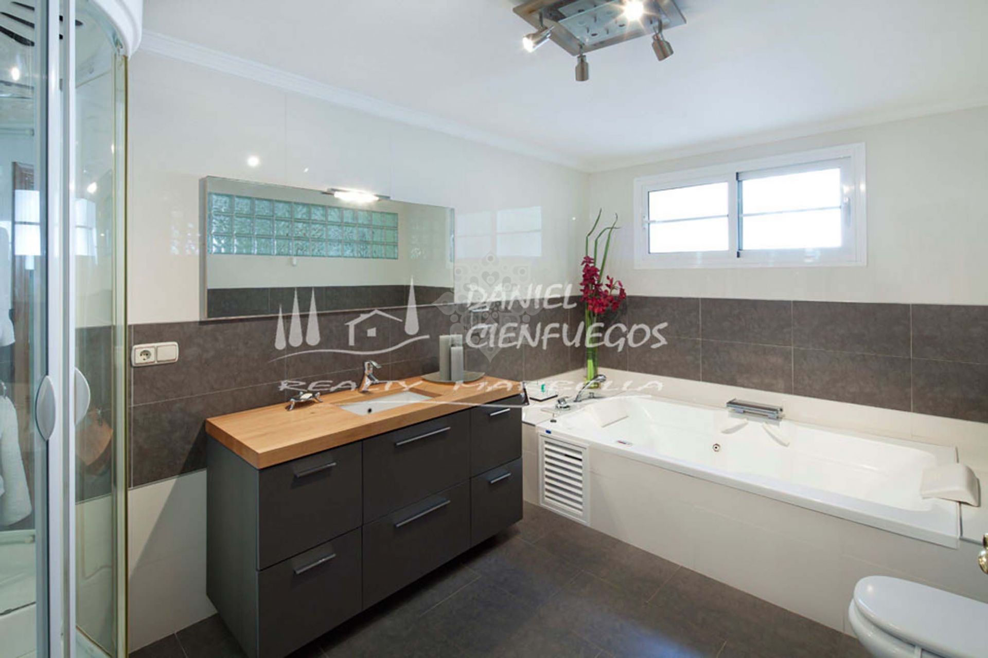 Villa in Los Altos de los Monteros, Marbella