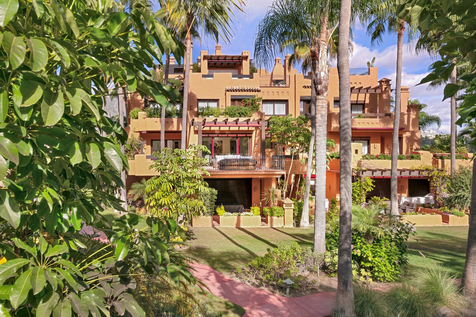 Estupendo apartamento en La Alzambra Hill Club, Nueva Andalucía, Marbella