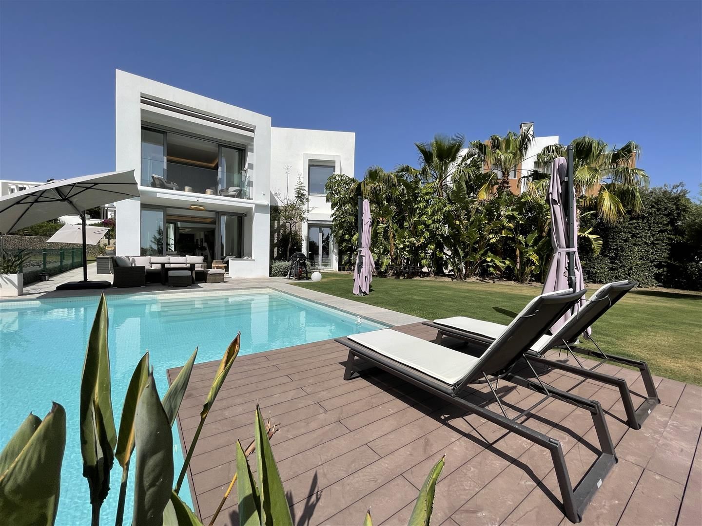 Properties for sale in Santa Clara, Marbella East