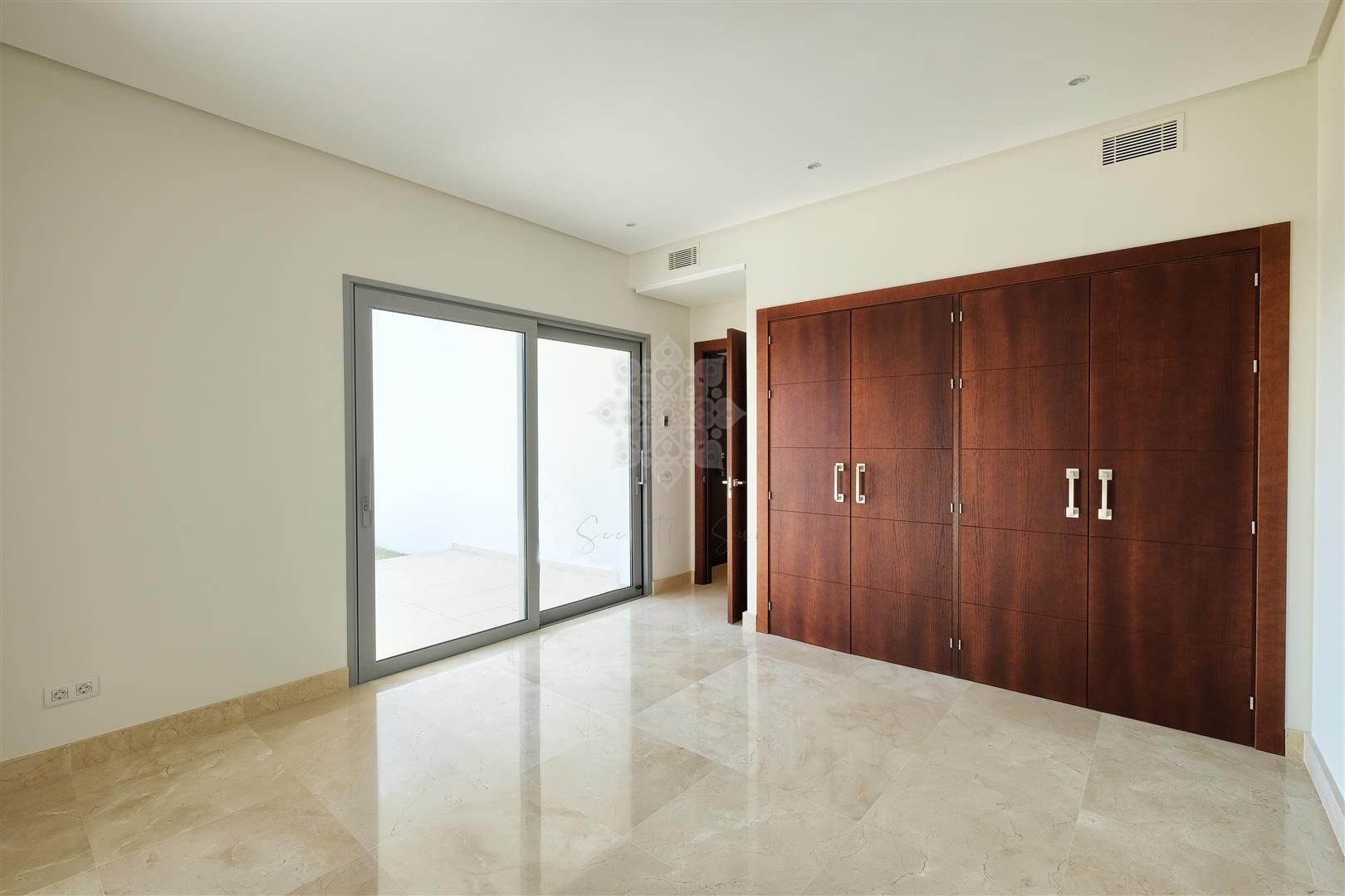 Villa in Puerto del Capitan, Benahavis