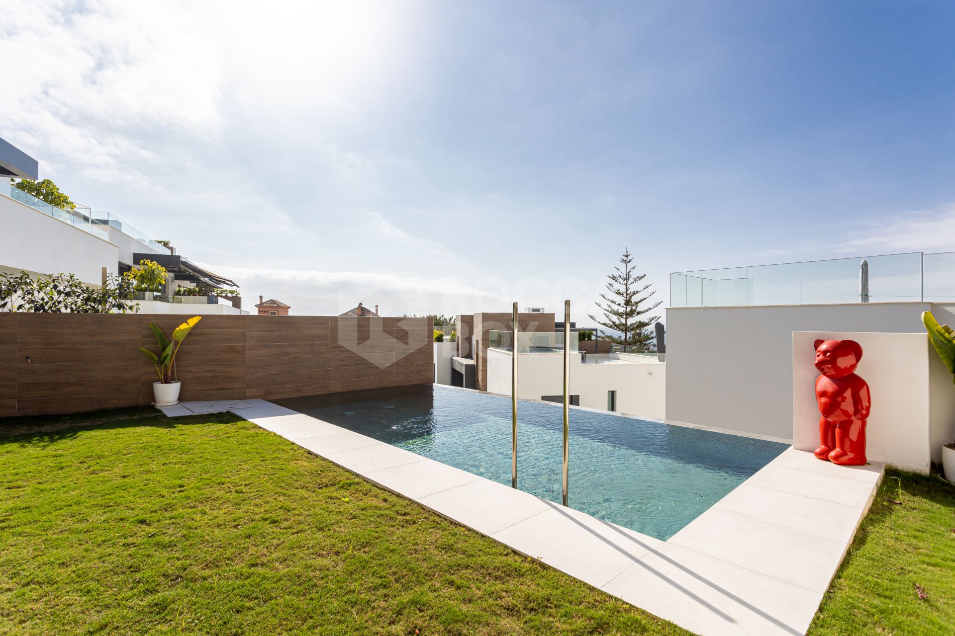 Spacious Apartment with Private Garden and Pool Next to Cabopino Golf, East Marbella