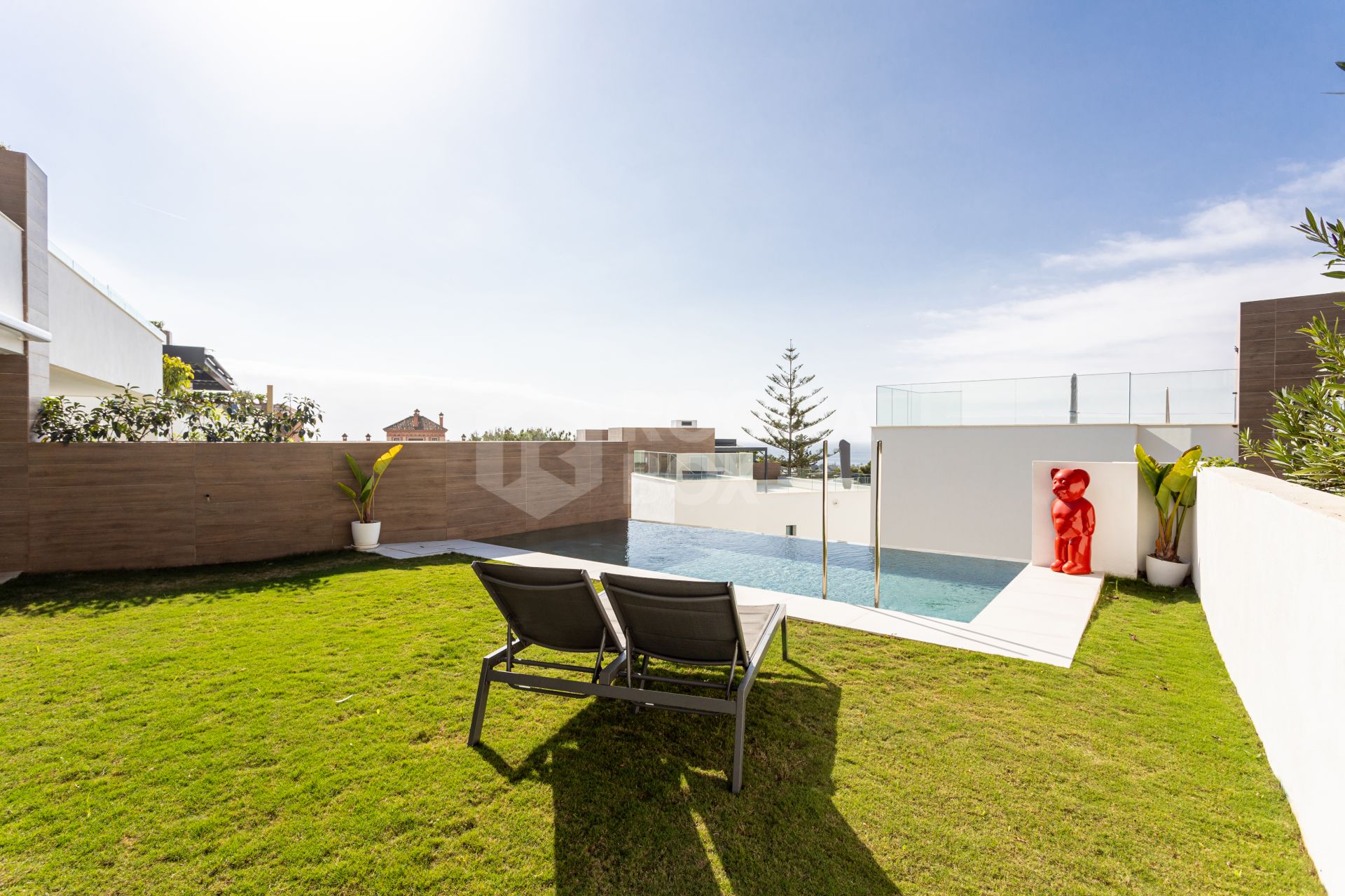 Spacious Apartment with Private Garden and Pool Next to Cabopino Golf, East Marbella