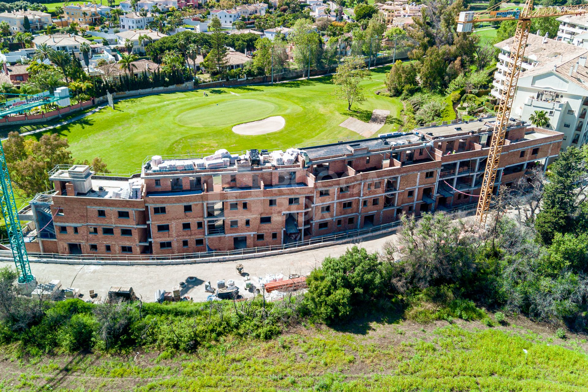 Breeze is a spectacular project of 34 amazing apartments and penthouses, located in front line golf in Marbella