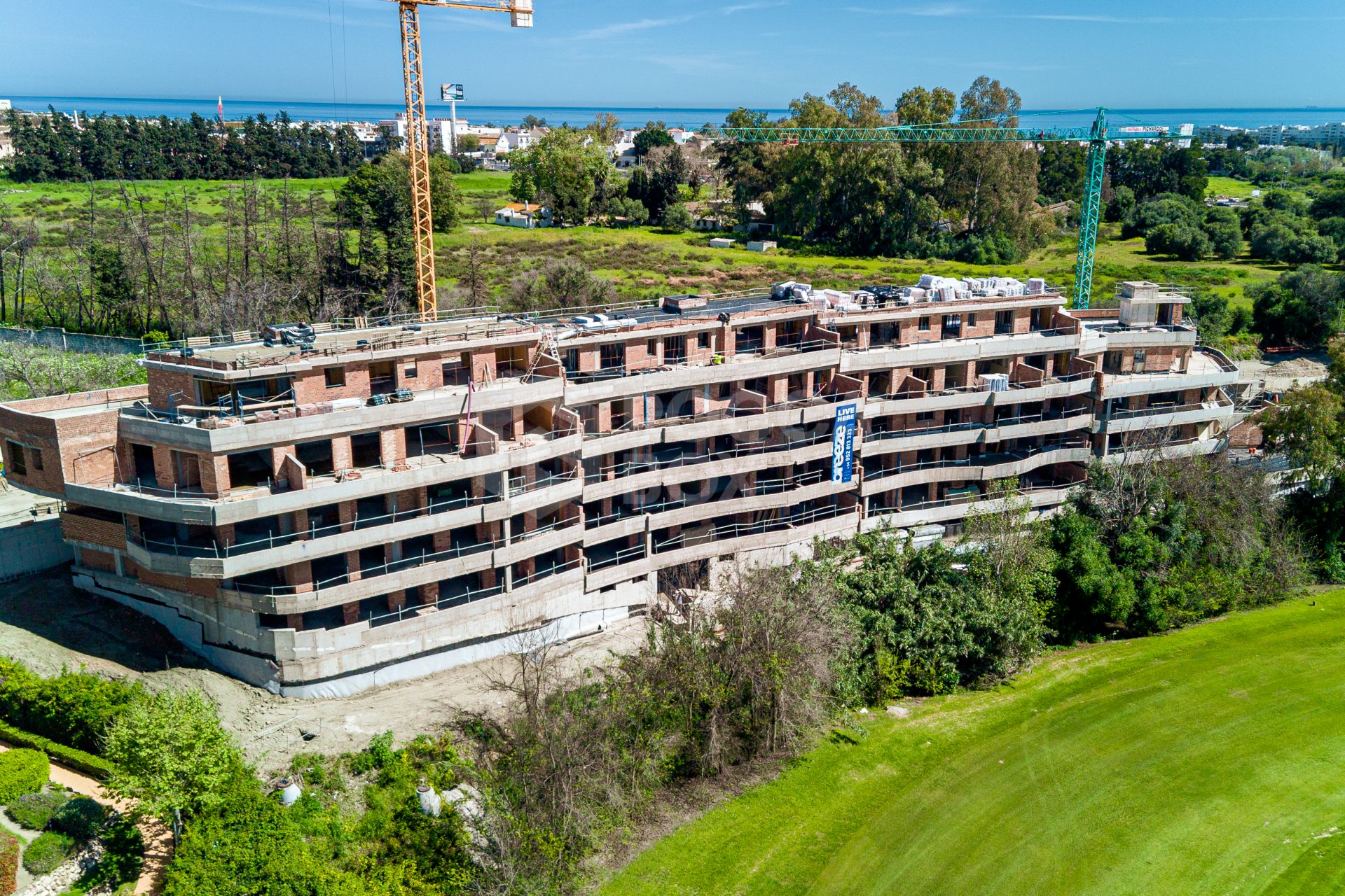 Breeze is a spectacular project of 34 amazing apartments and penthouses, located in front line golf in Marbella