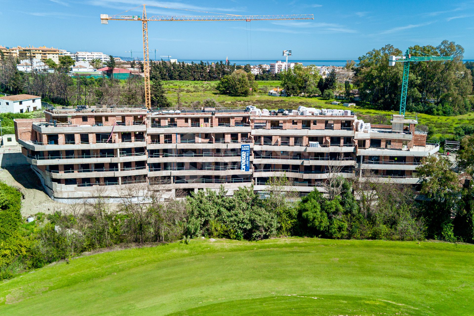Breeze is a spectacular project of 34 amazing apartments and penthouses, located in front line golf in Marbella