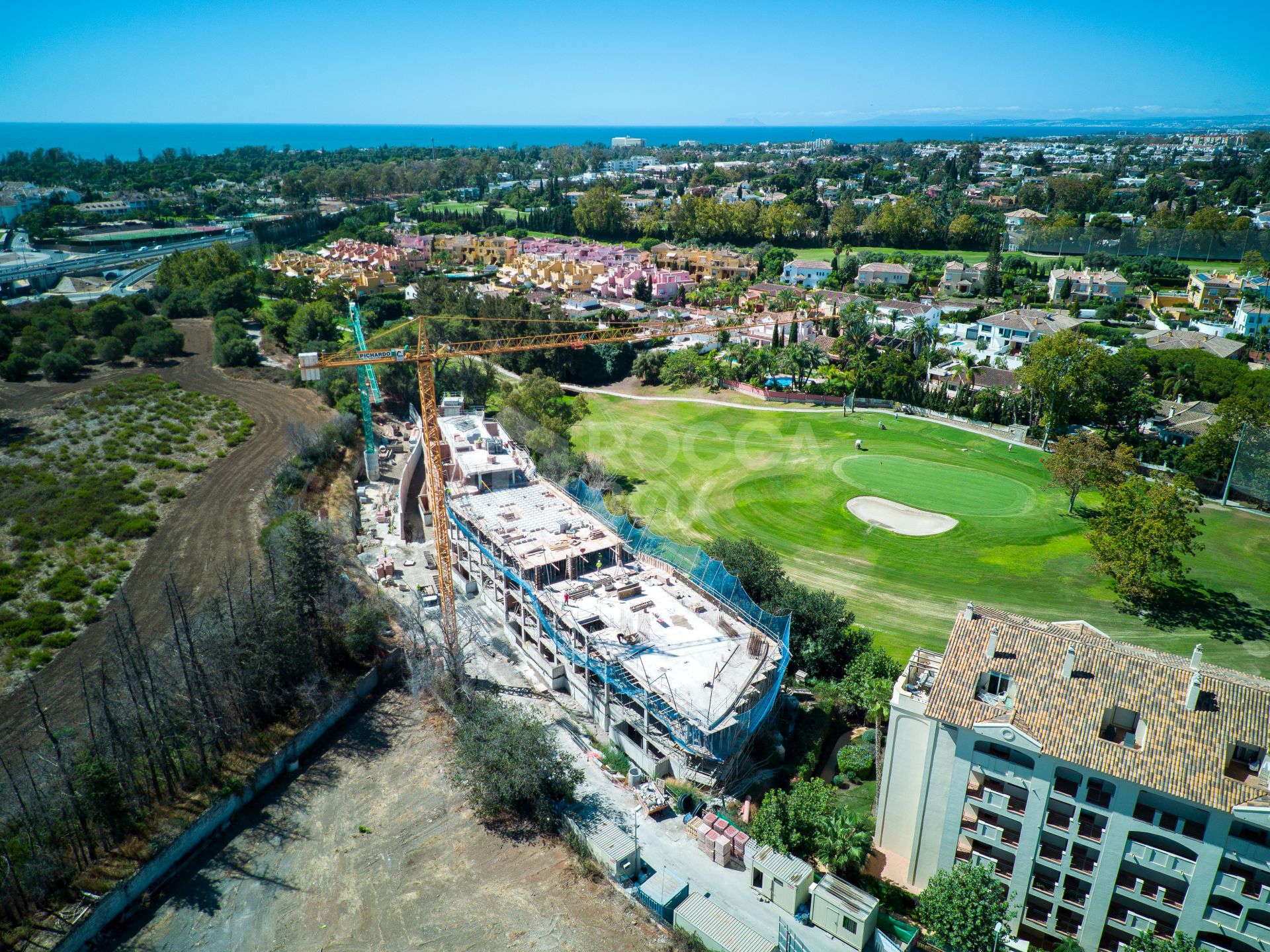 Breeze is a spectacular project of 34 amazing apartments and penthouses, located in front line golf in Marbella