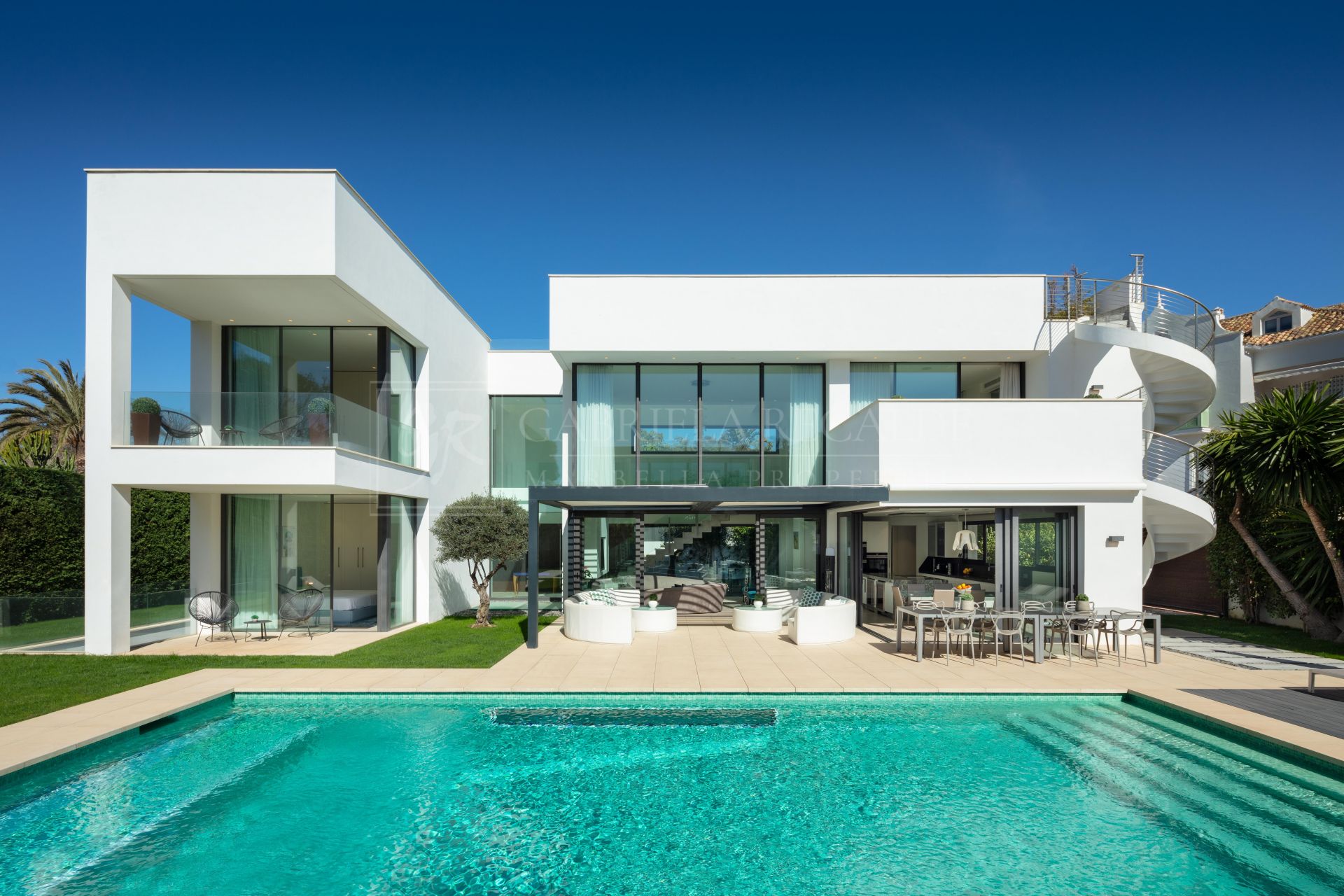 Villa Contemporánea de Lujo en Puerto Banús