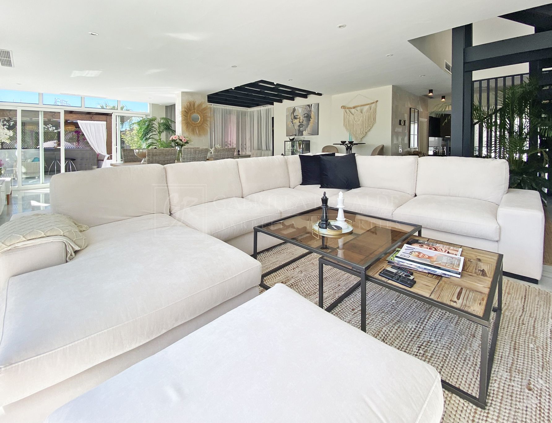 Fabulous and Bright Duplex with 2 Bedrooms in Puerto Banus.