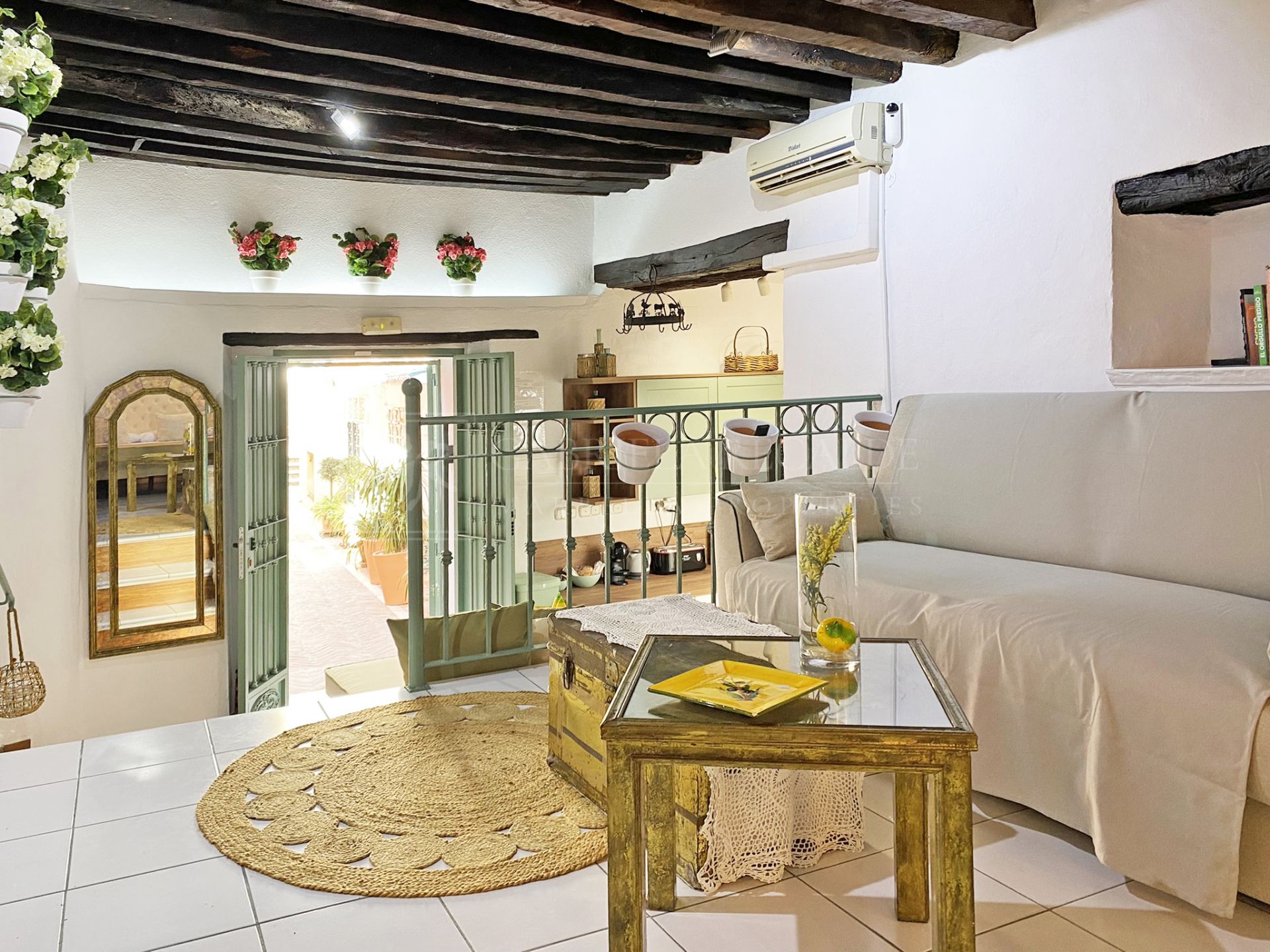 Encantador Apartamento de Dos Dormitorios de Estilo Andaluz