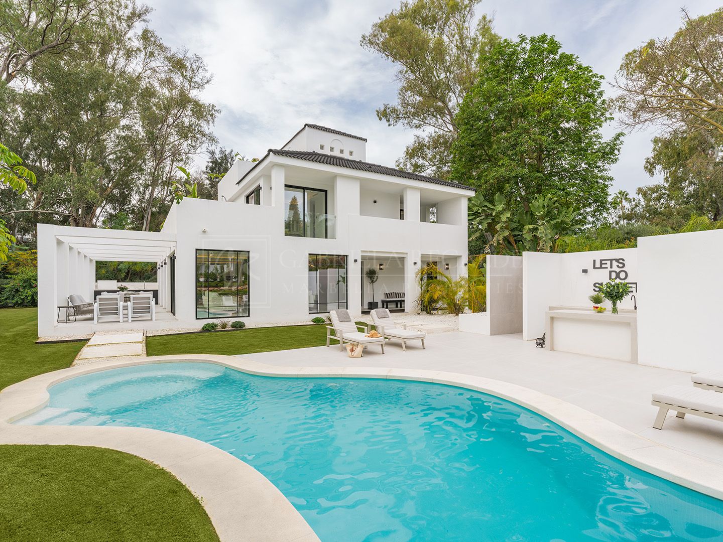 Villa en venta en Nueva Andalucia, Marbella