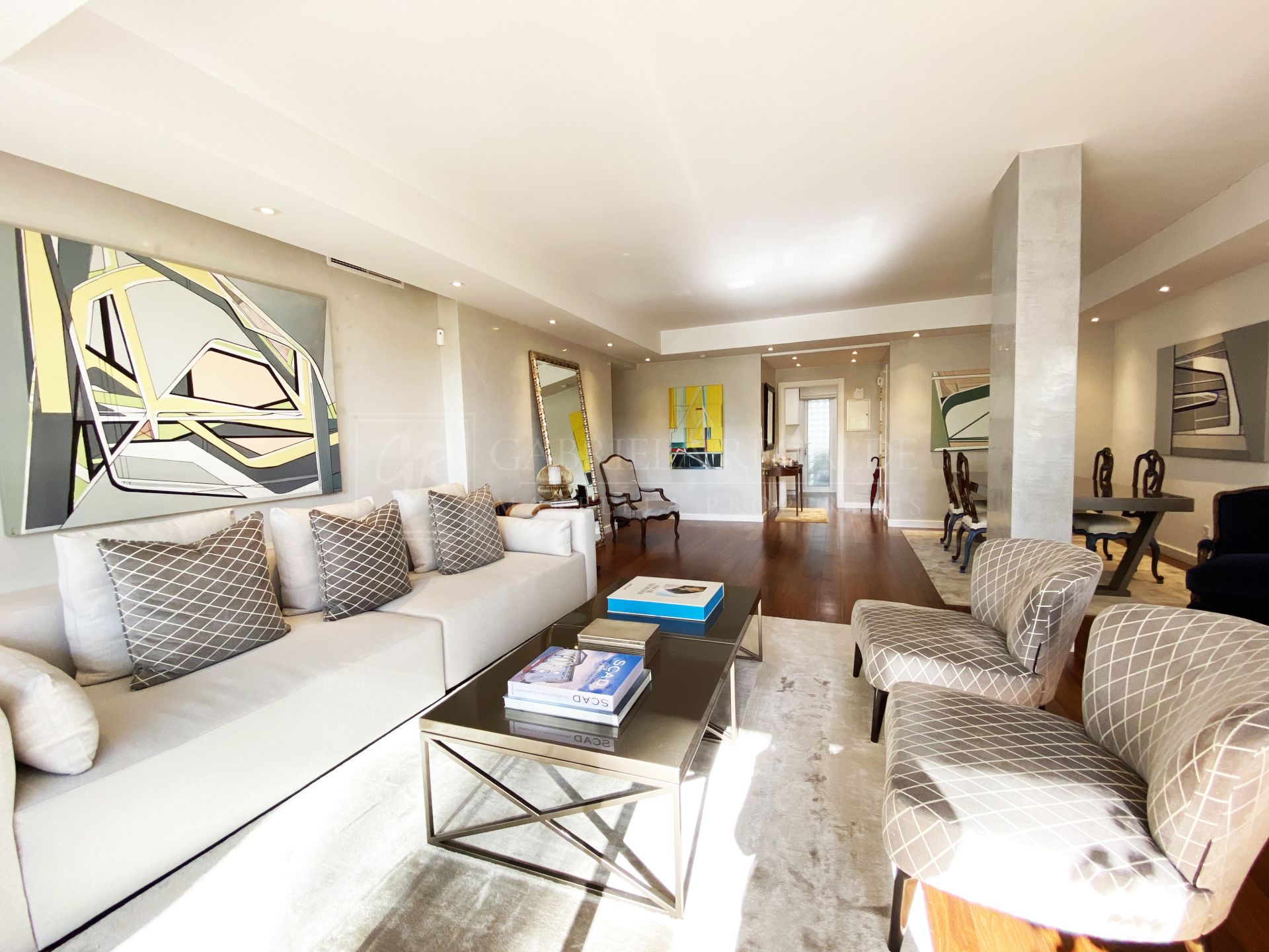 Spectacularly Renovated Apartment in La Alcazaba Puerto Banus