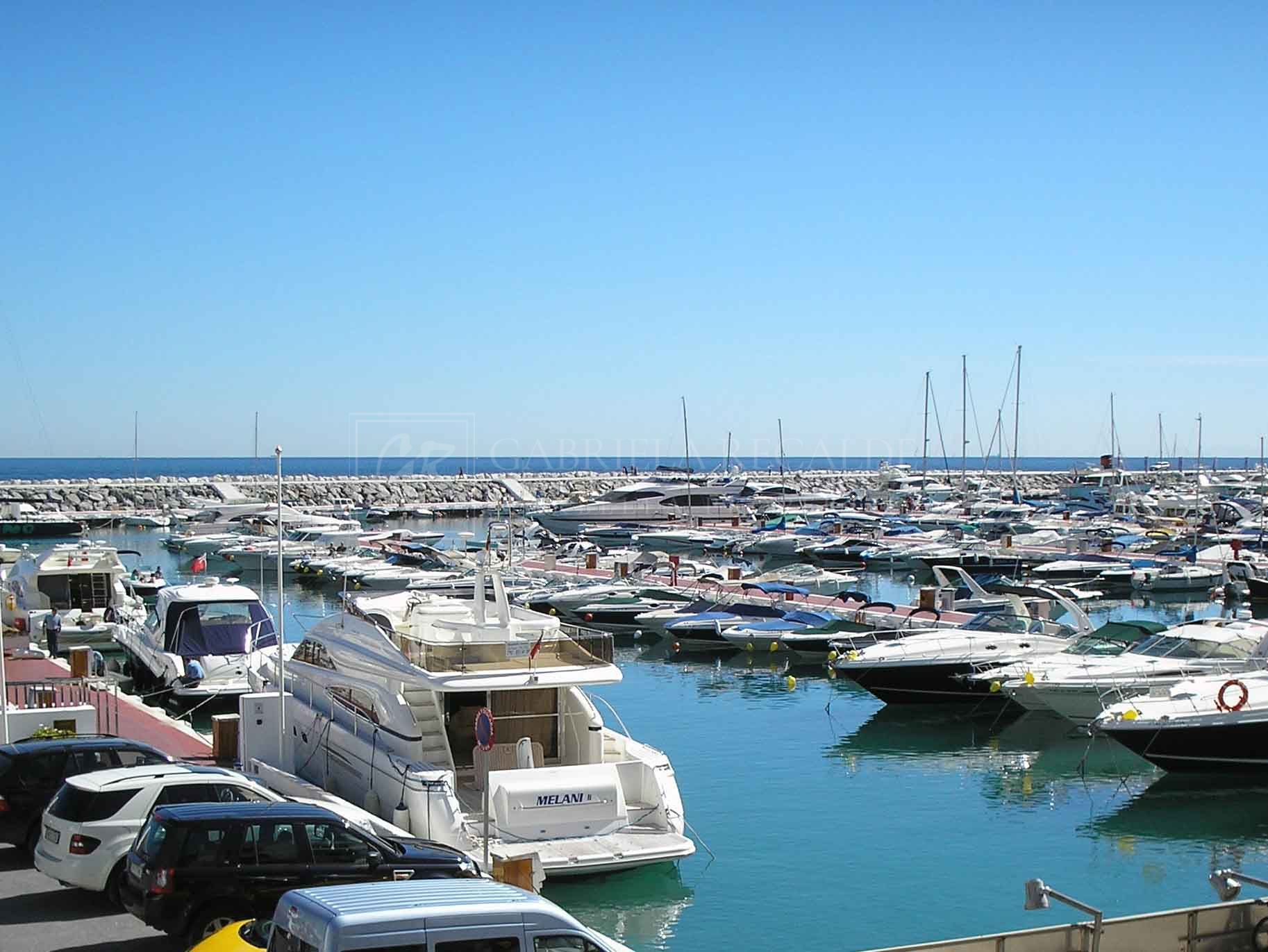 Apartment in Puerto Banus