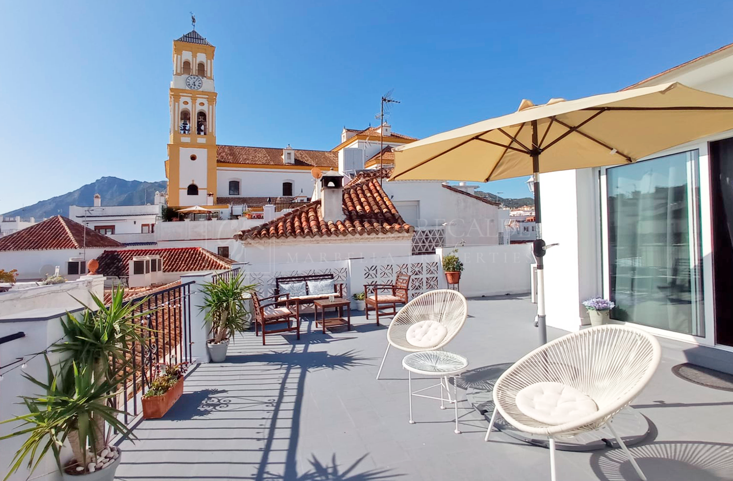Increíble propiedad en el casco antiguo con restaurante en la planta baja y impresionante terraza en la azotea