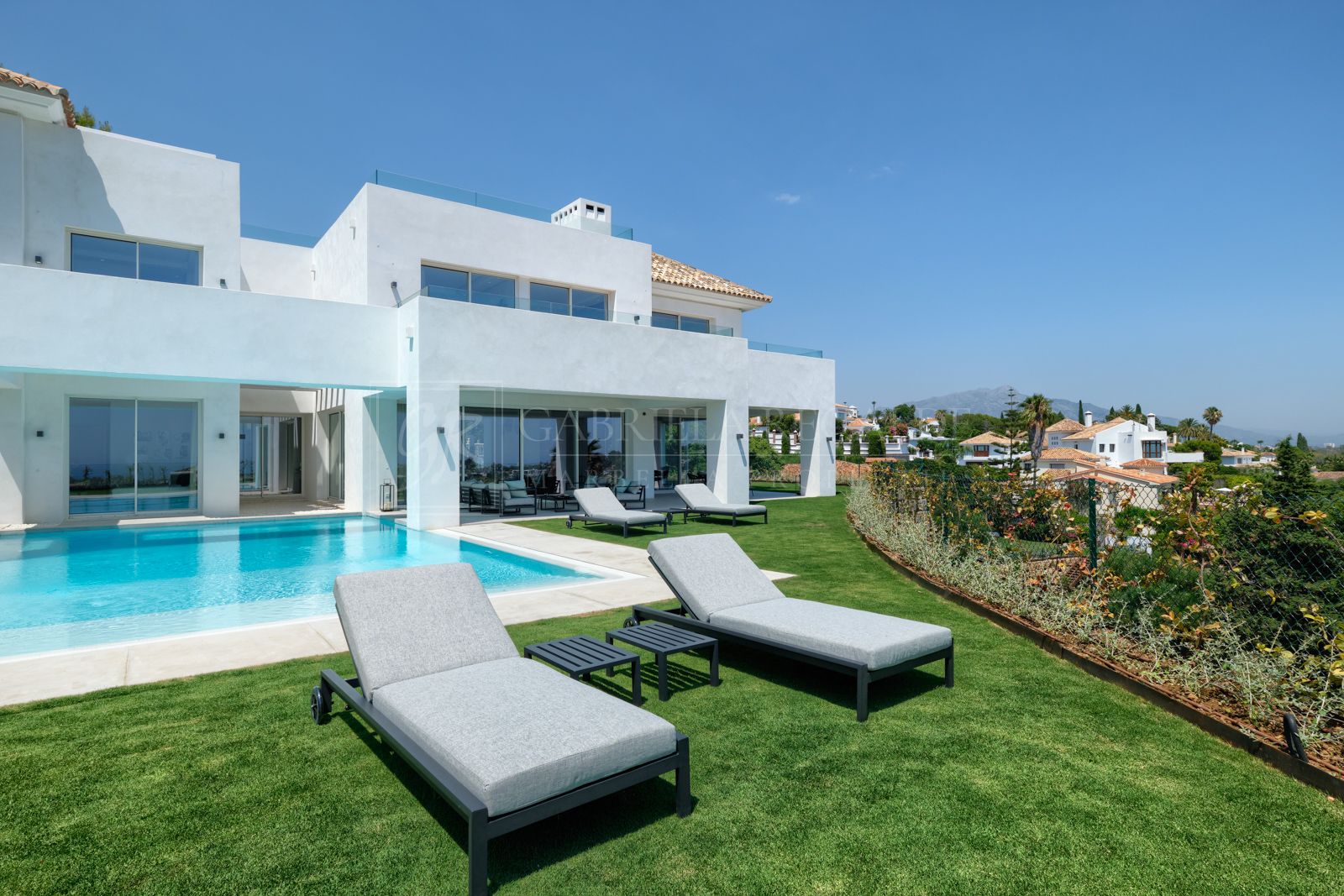 Brand New 5 Bedroom Villa!