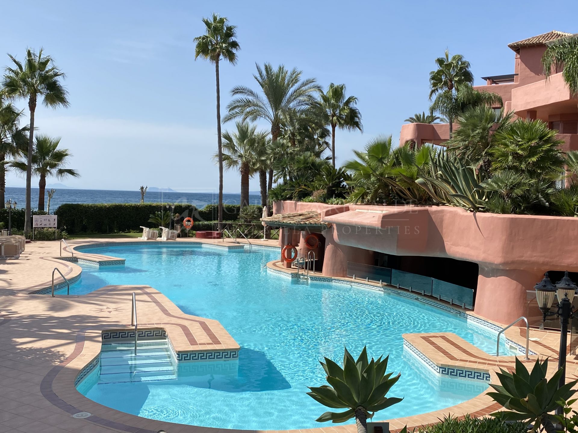 Beautiful ground floor apartment with big terrace and garden, Menara Beach, Estepona
