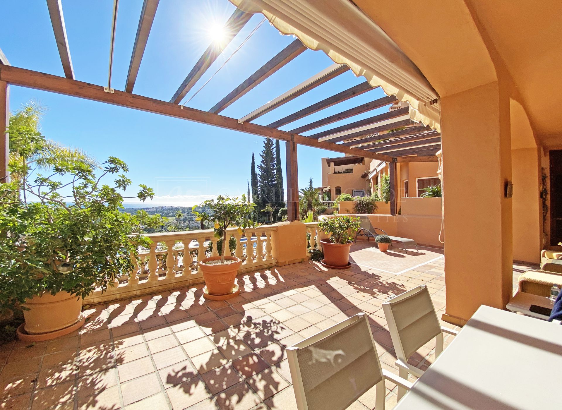 Apartment for sale in Los Belvederes, Nueva Andalucia