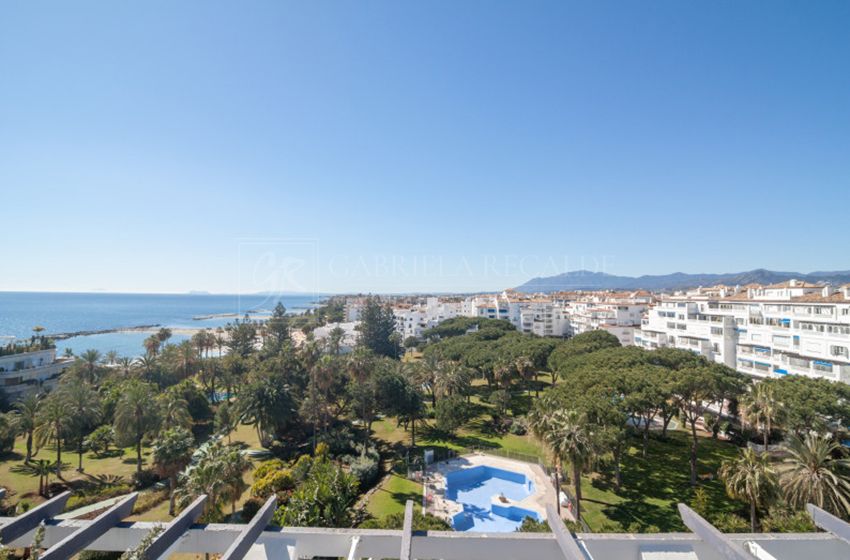 Luxury penhouse duplex in Las Playas del Duque