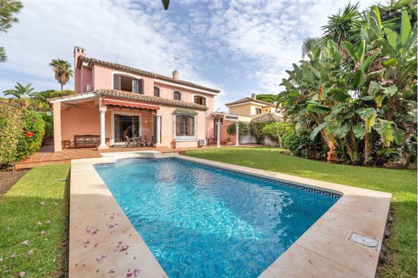 Three Bedroom Villa For Sale - Excellent Opportunity to Refurbish!