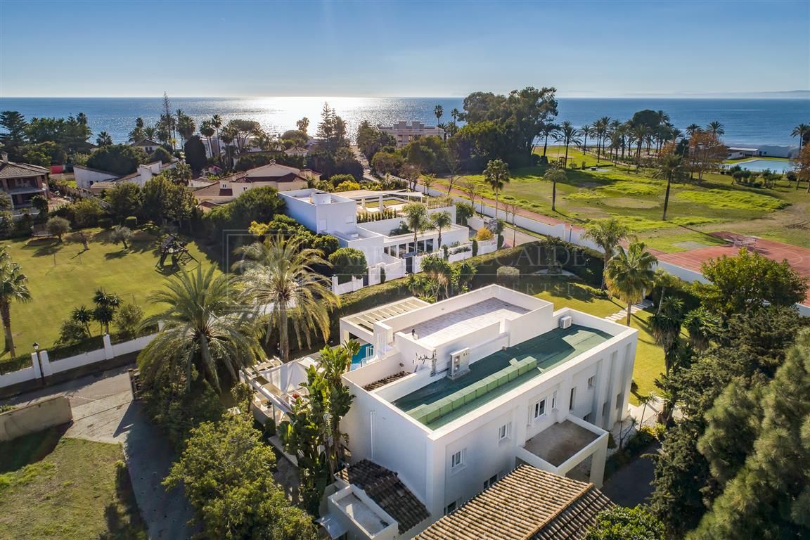 Modern Villa with Sea Views in Guadamina Baja