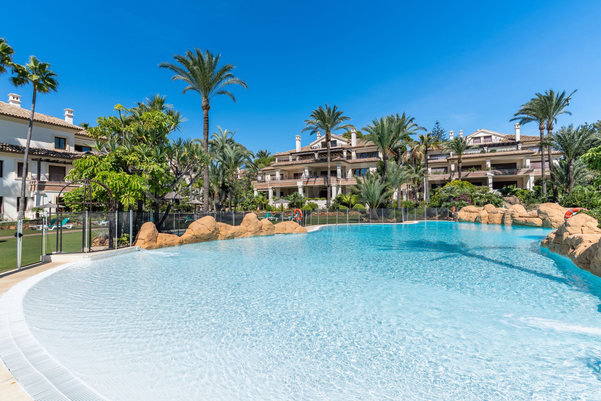 Apartamento en Los Monteros Playa, Marbella
