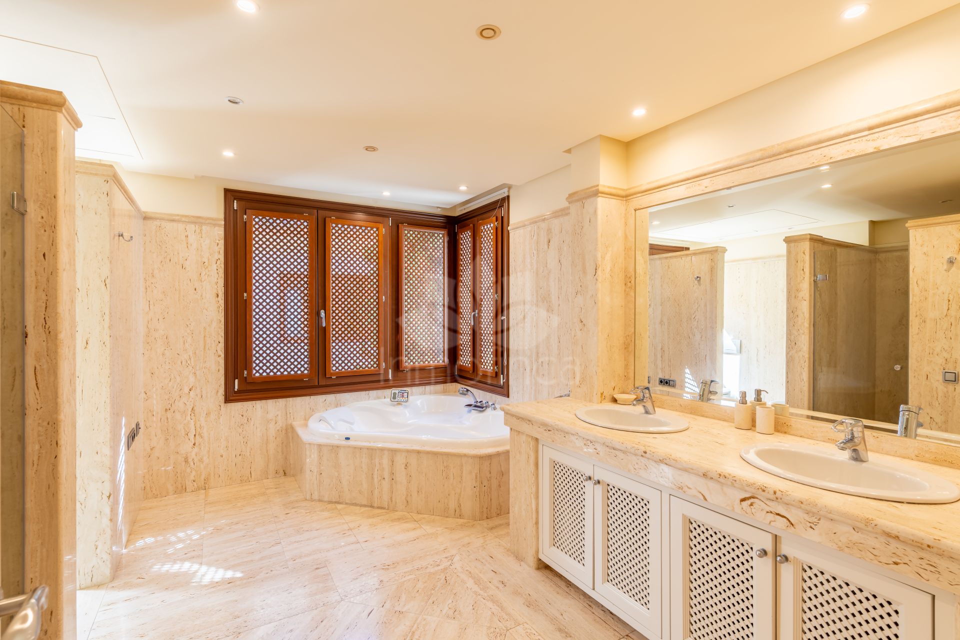 Apartamento en Los Monteros Playa, Marbella