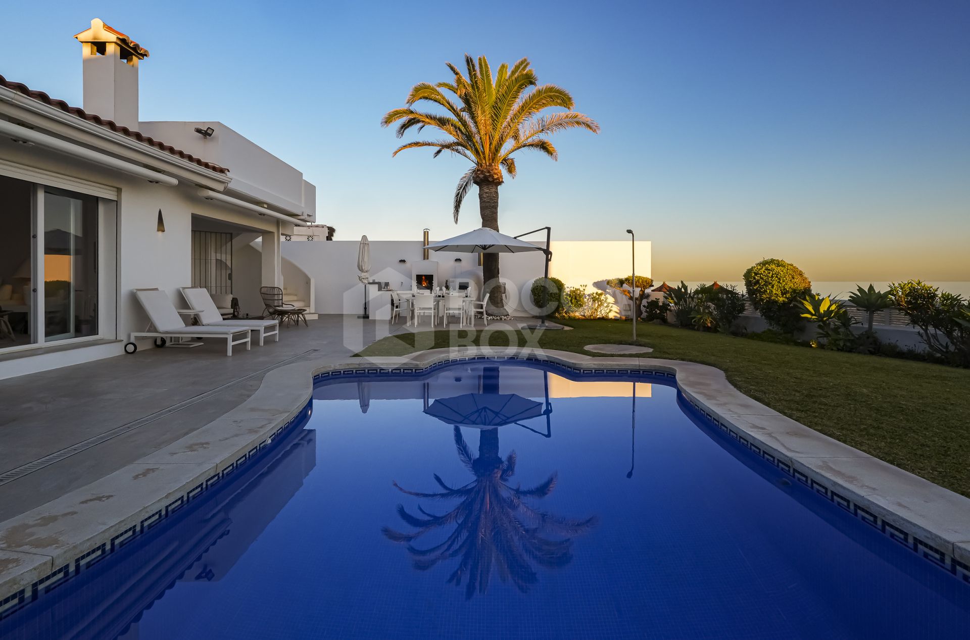 Stunning First Line Beach Villa in Vistamar Costabella Marbella