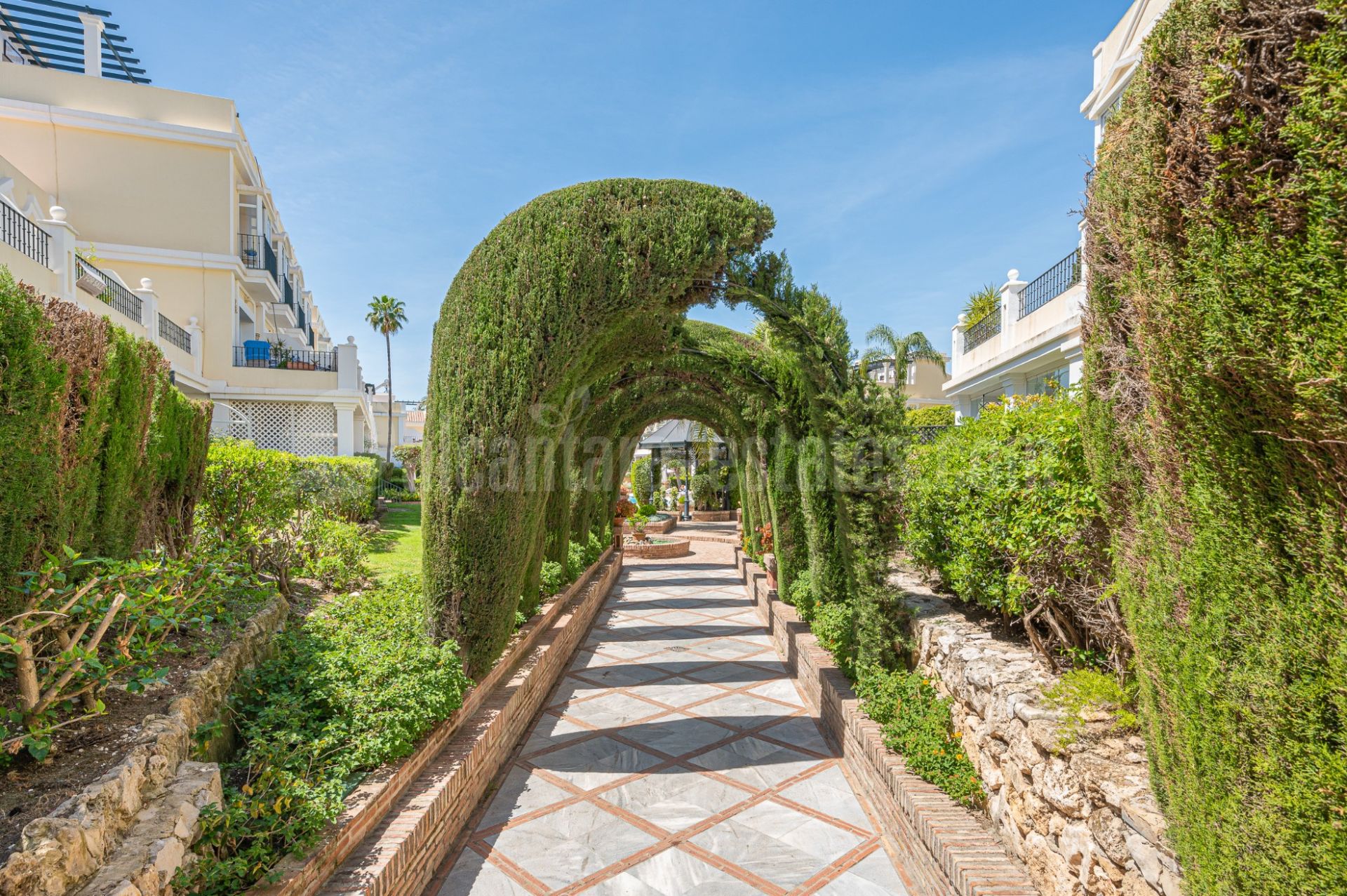 Apartamento Planta Baja en Aloha Gardens, Marbella