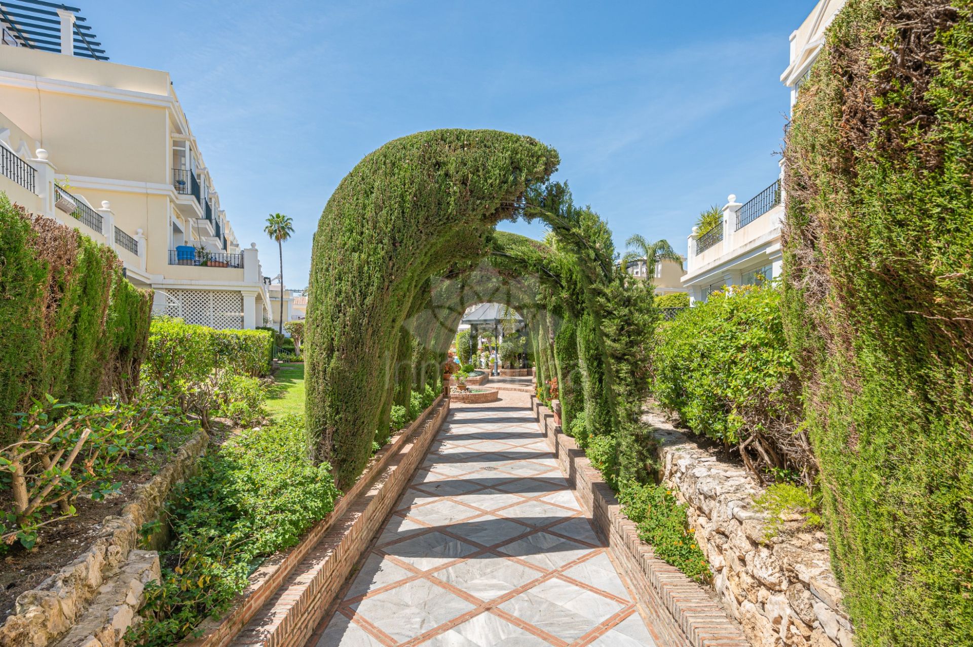Apartamento Planta Baja en Aloha Gardens, Marbella