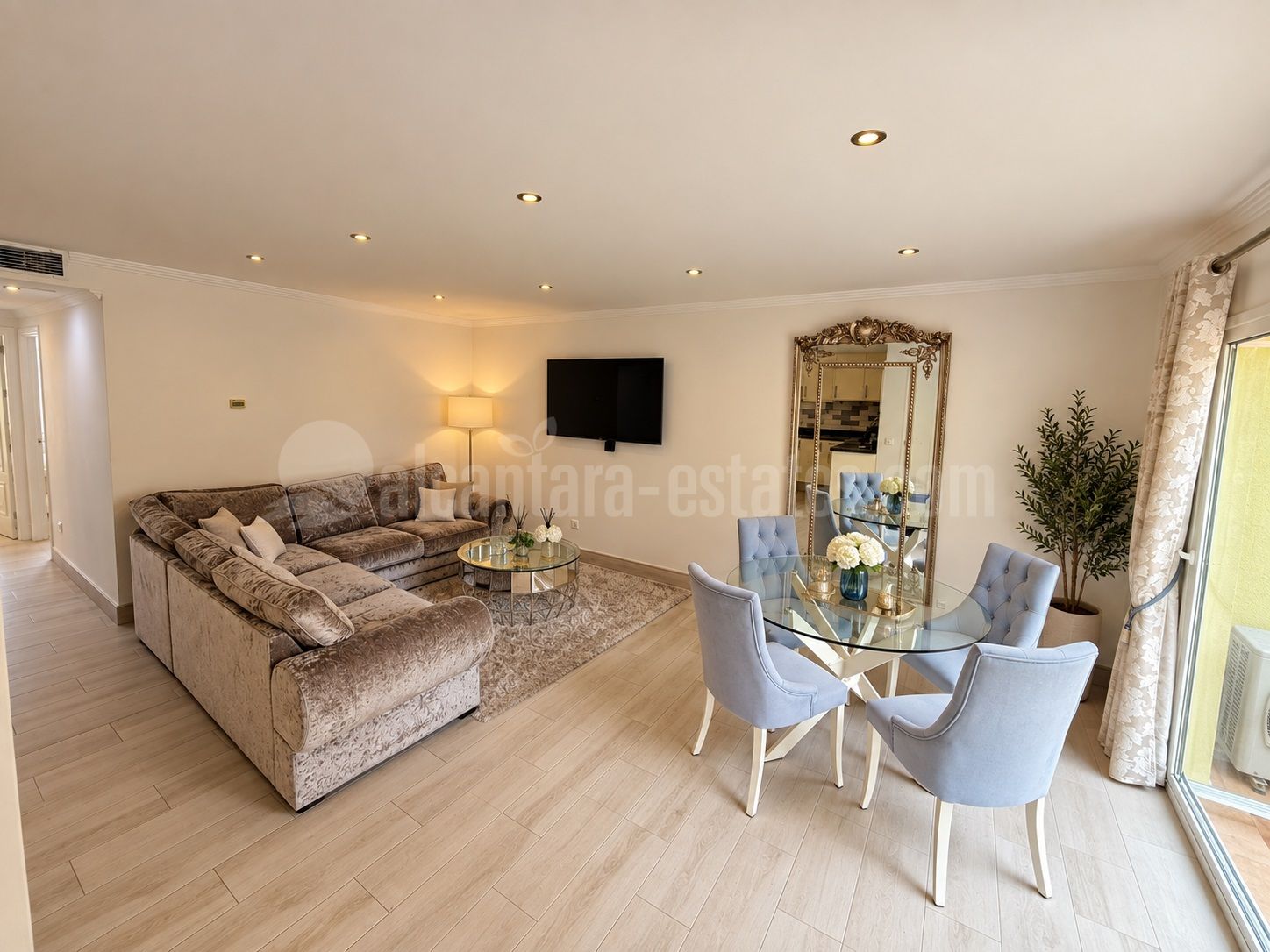 Ground Floor Apartment in Los Pinos de Aloha, Marbella