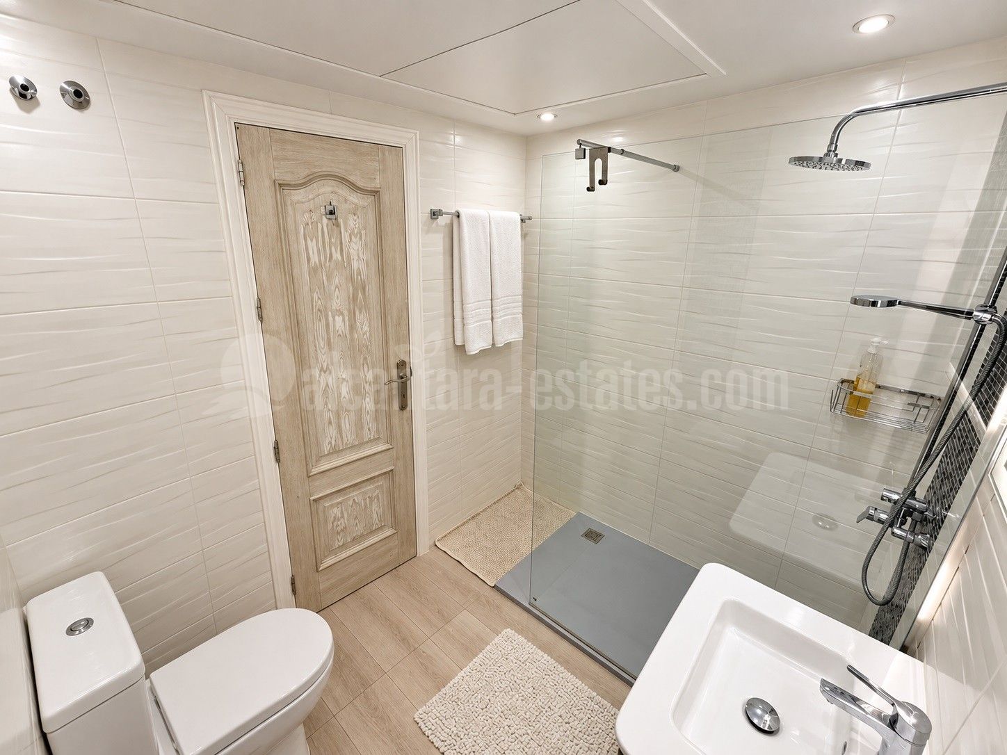 Ground Floor Apartment in Los Pinos de Aloha, Marbella