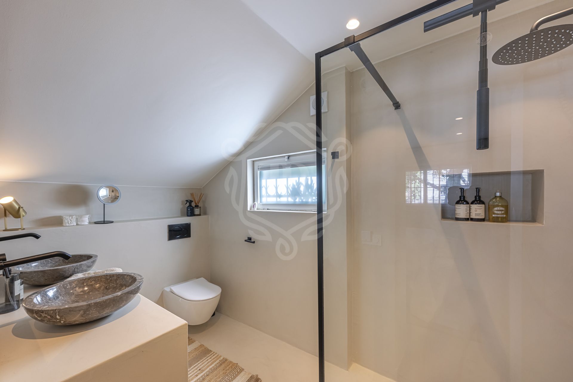Villa for sale in Atalaya de Rio Verde, Nueva Andalucia