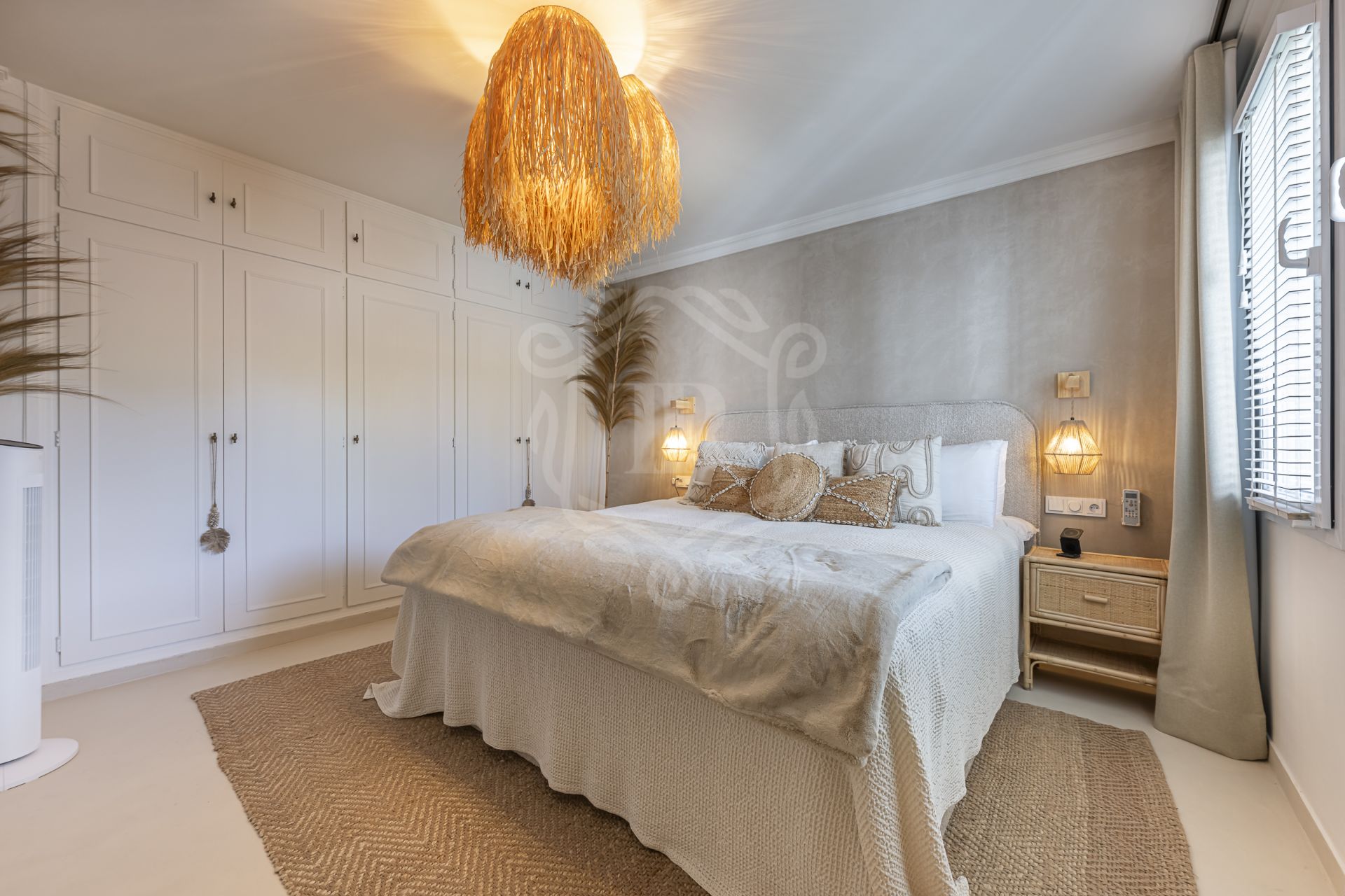 Villa for sale in Atalaya de Rio Verde, Nueva Andalucia