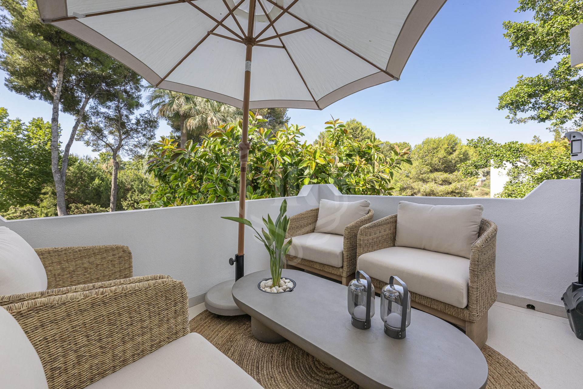 Villa for sale in Atalaya de Rio Verde, Nueva Andalucia