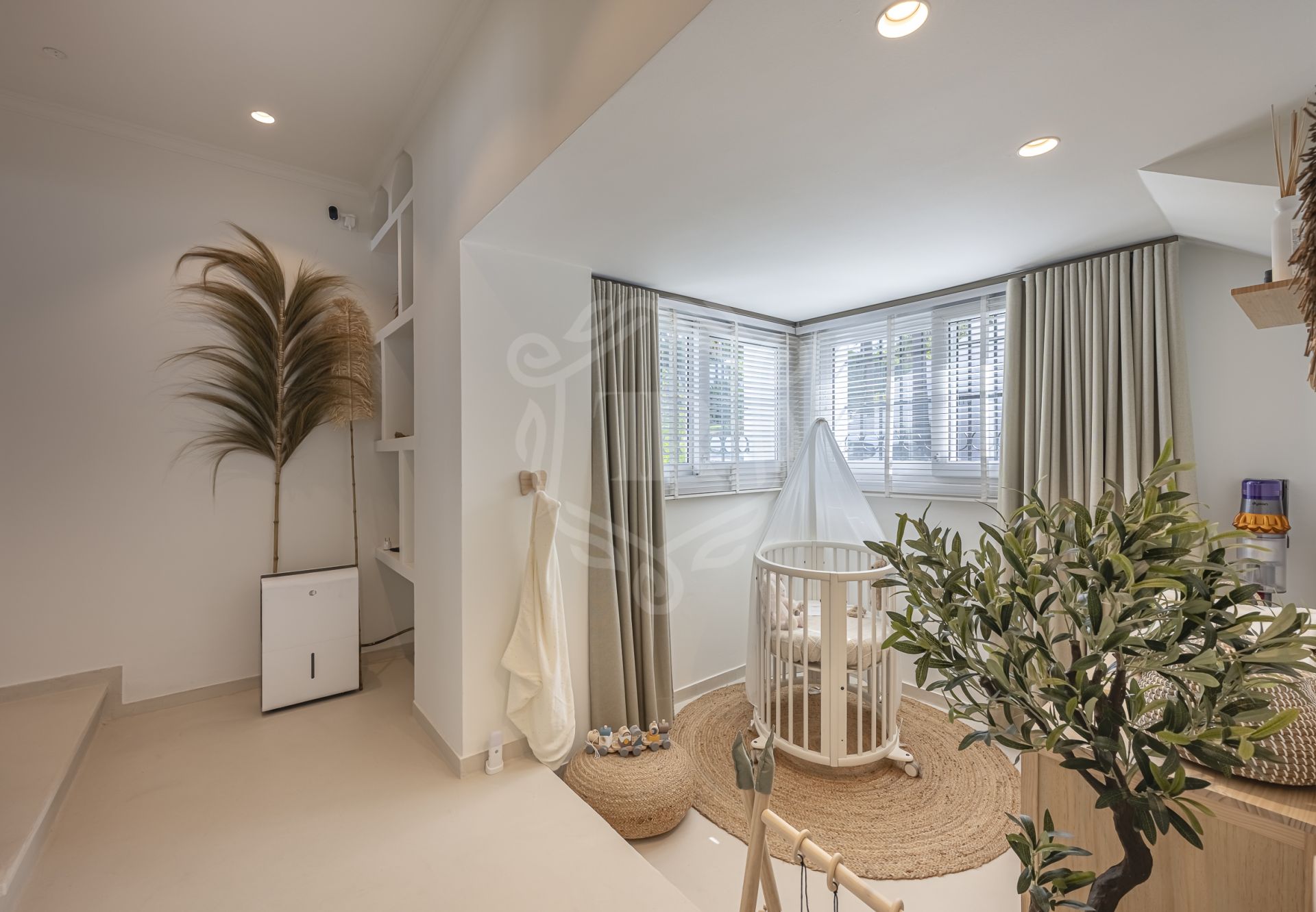 Villa for sale in Atalaya de Rio Verde, Nueva Andalucia
