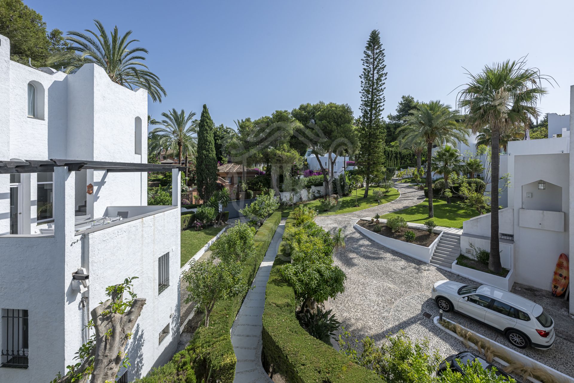 Villa for sale in Atalaya de Rio Verde, Nueva Andalucia