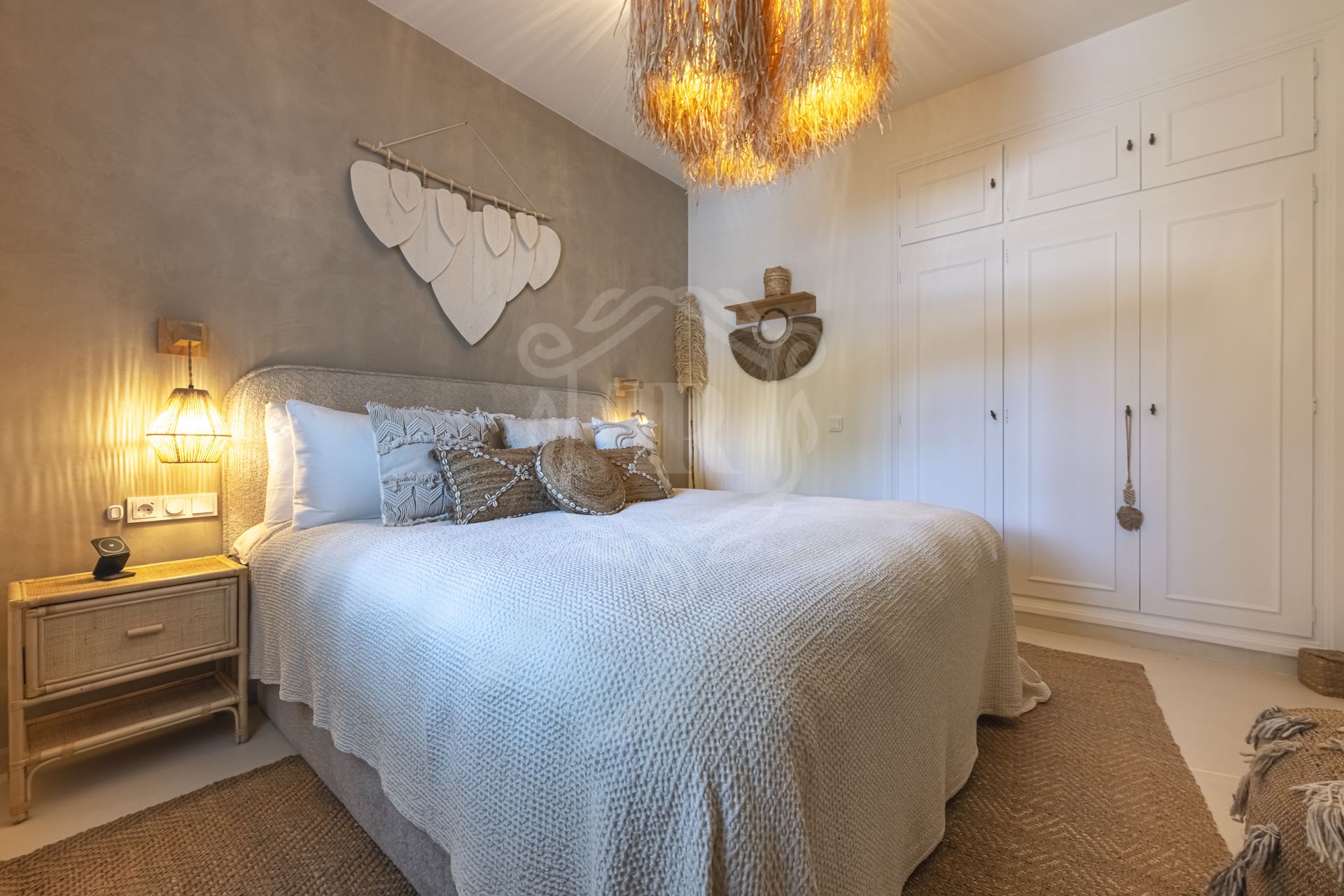 Villa for sale in Atalaya de Rio Verde, Nueva Andalucia