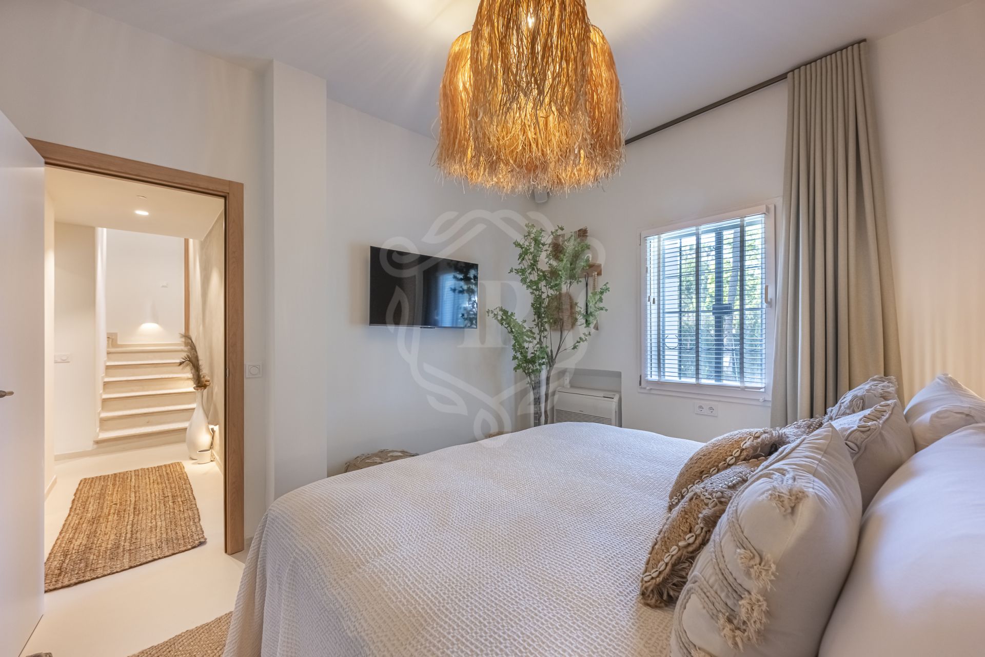 Villa for sale in Atalaya de Rio Verde, Nueva Andalucia