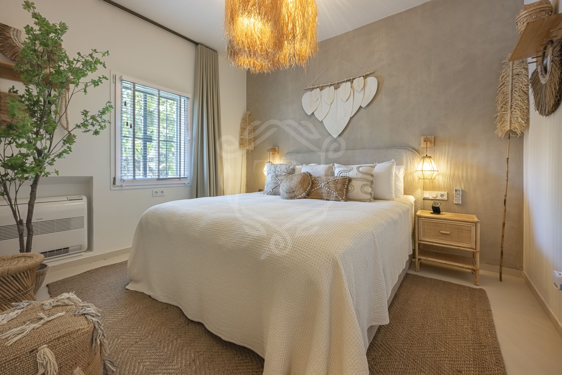 Villa for sale in Atalaya de Rio Verde, Nueva Andalucia